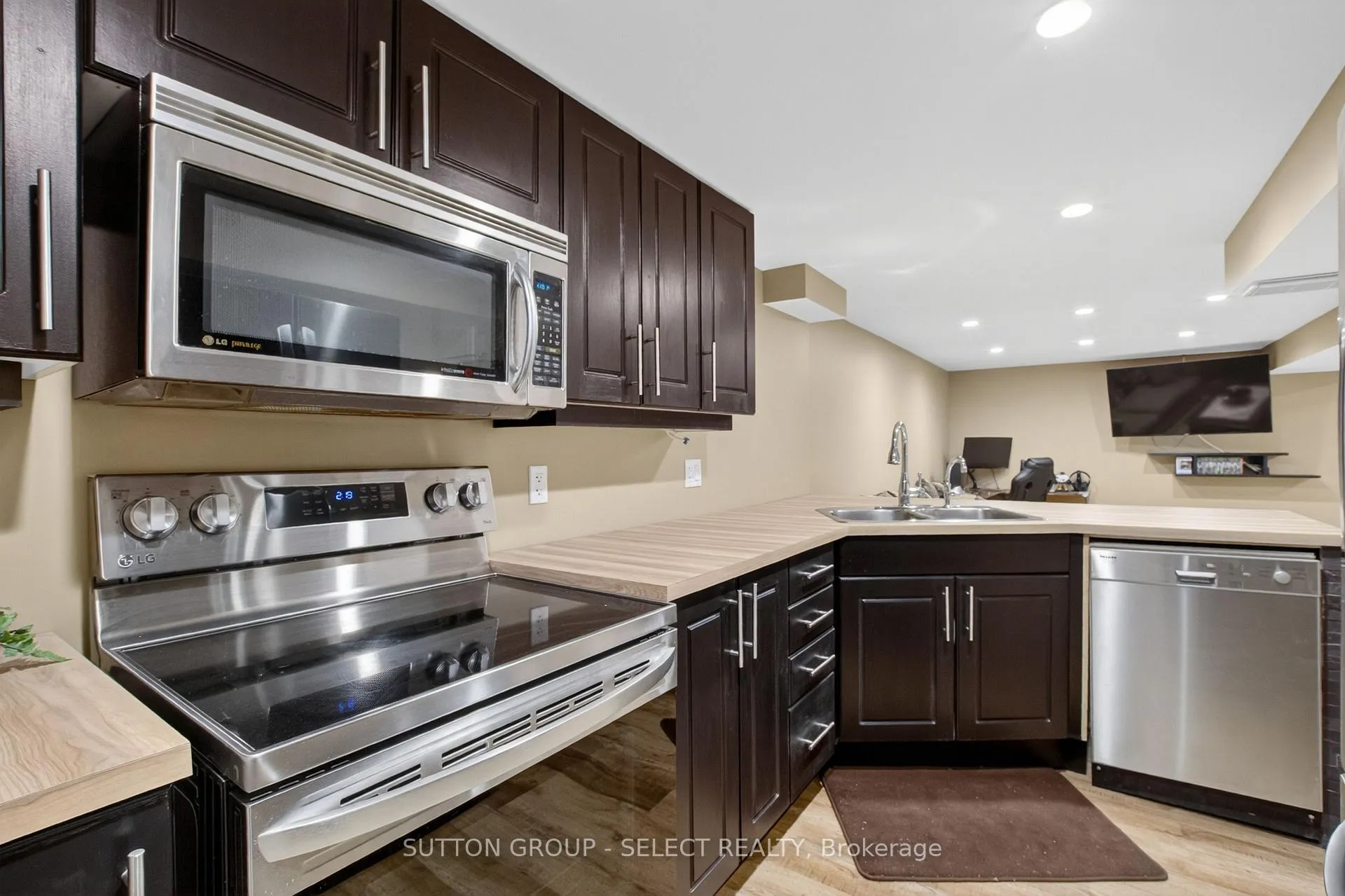 Photo 37 of 111 Kittridge Avenue E, Strathroy-Caradoc, NE — HOMEH