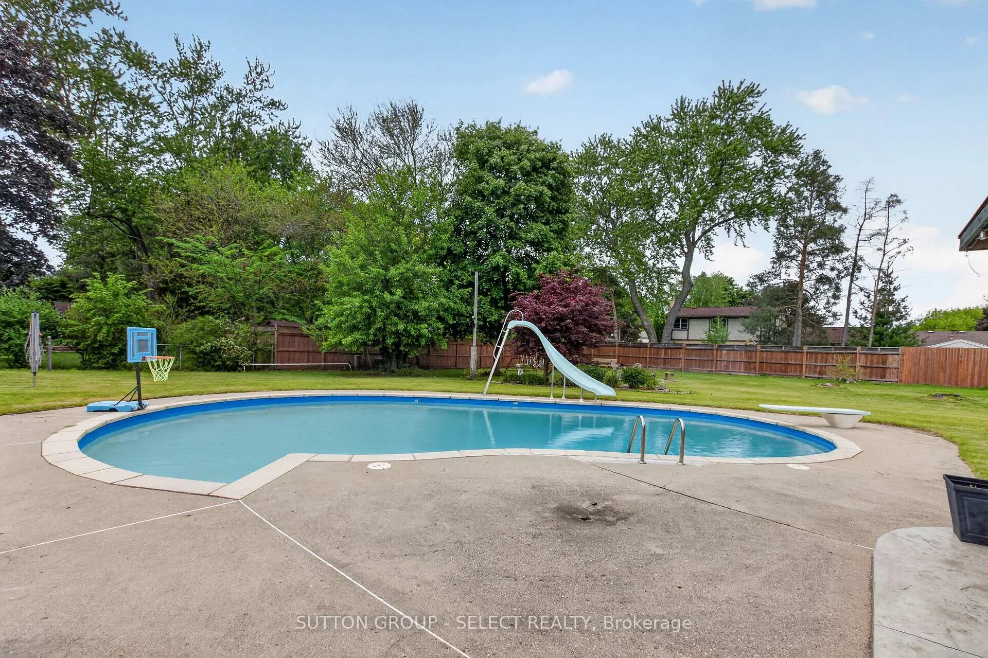 Photo 40 of 111 Kittridge Avenue E, Strathroy-Caradoc, NE — HOMEH