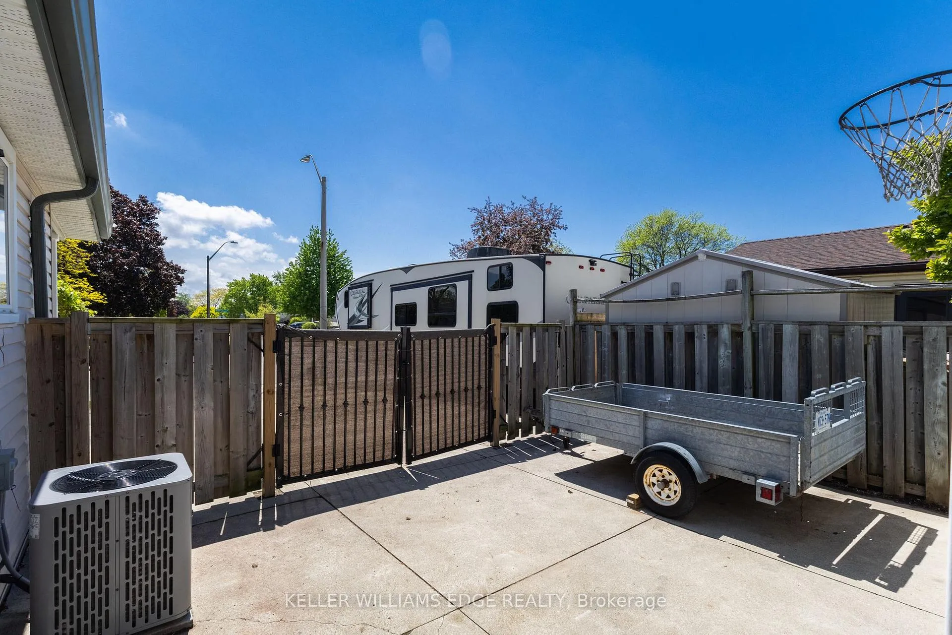 Photo 5 of 181 Bellingham Drive, Hamilton, Lawfield — HOMEH