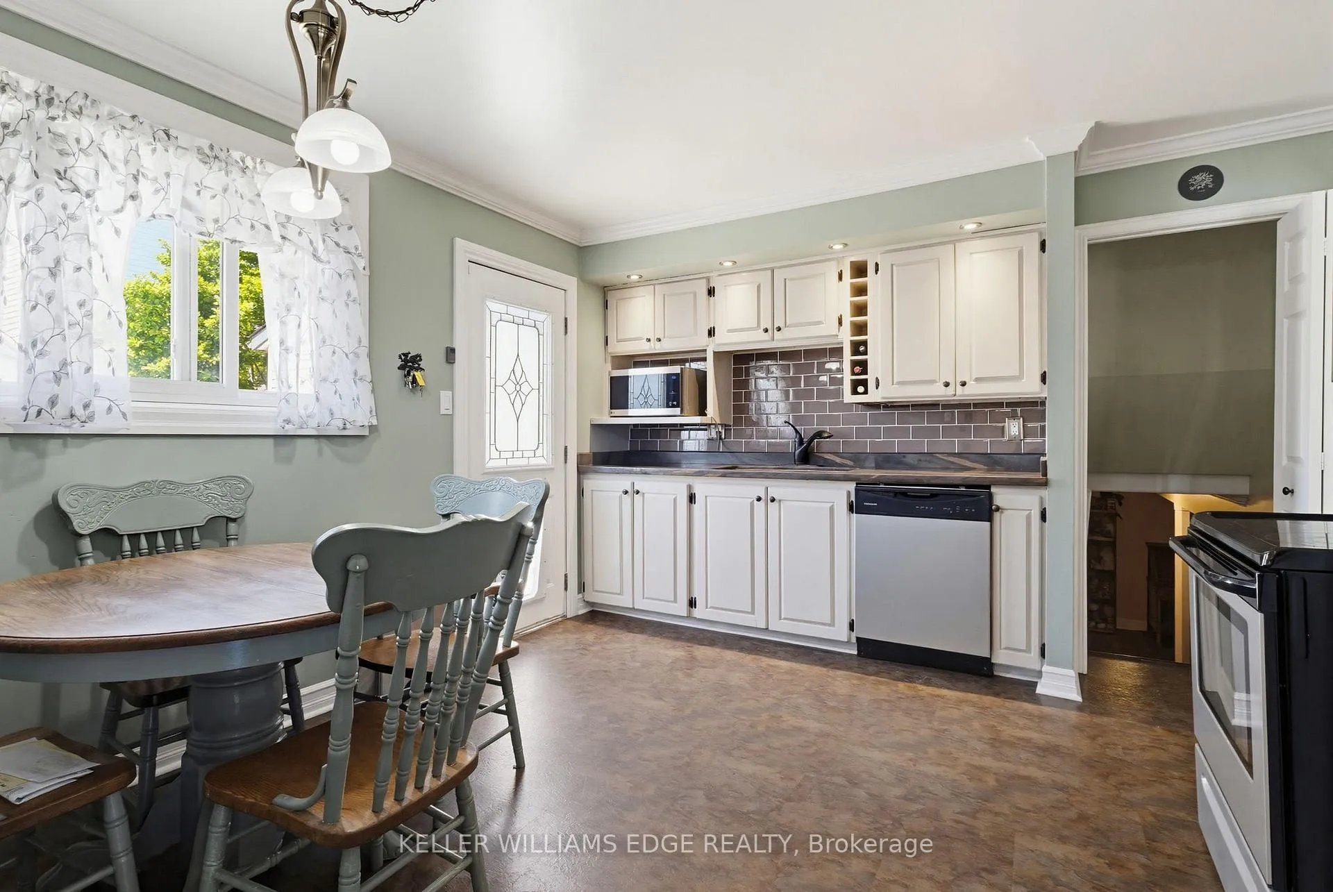 Photo 10 of 181 Bellingham Drive, Hamilton, Lawfield — HOMEH