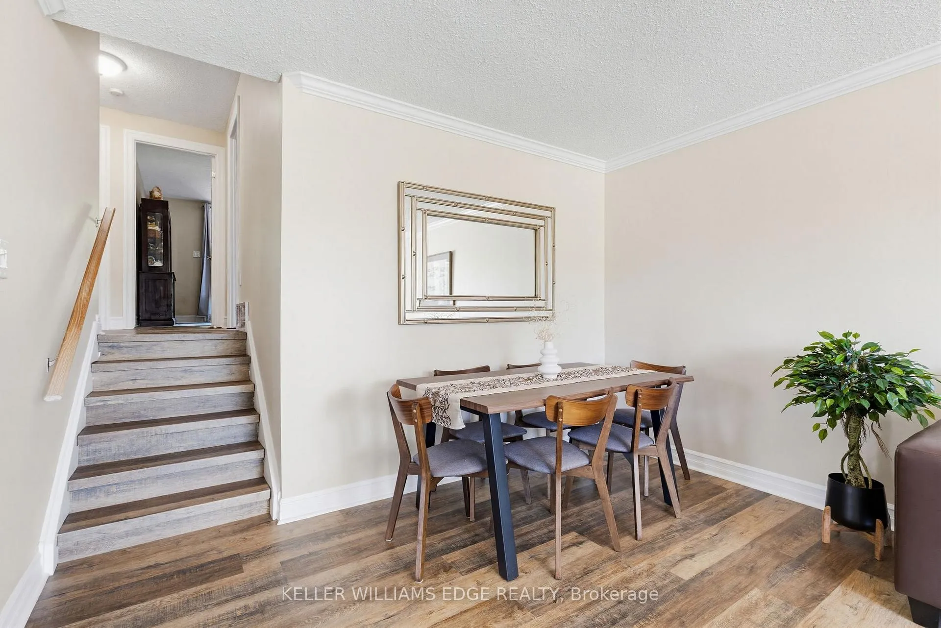 Photo 15 of 181 Bellingham Drive, Hamilton, Lawfield — HOMEH