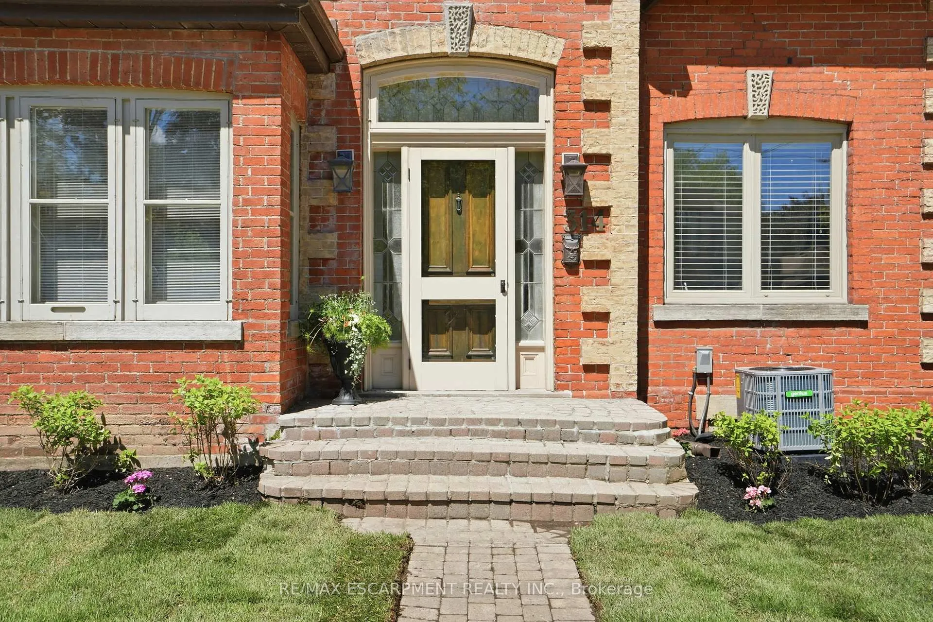 Photo 2 of 314 Hess Street S, Hamilton, Durand — HOMEH