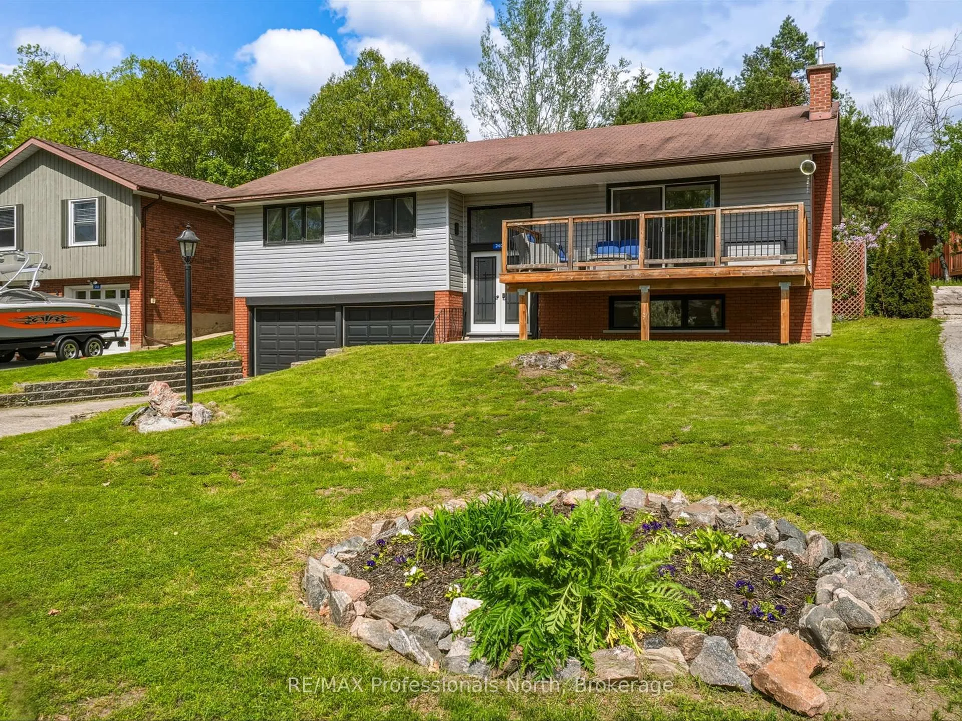 Photo 1 of 240 Oriole Crescent, Gravenhurst, Muskoka (S) — HOMEH