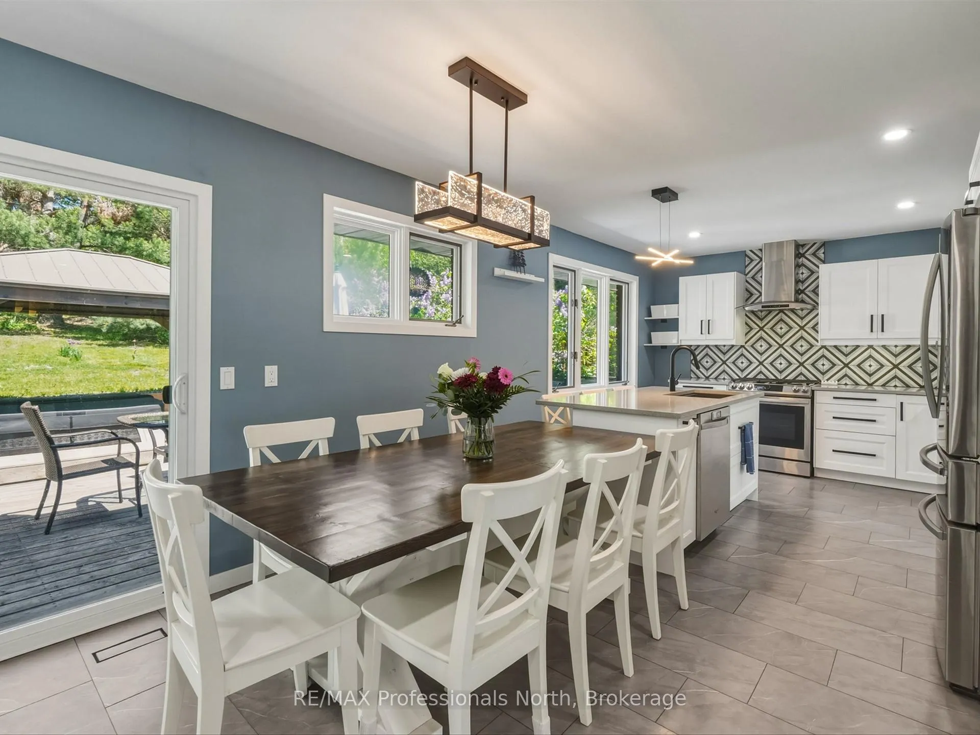 Photo 3 of 240 Oriole Crescent, Gravenhurst, Muskoka (S) — HOMEH
