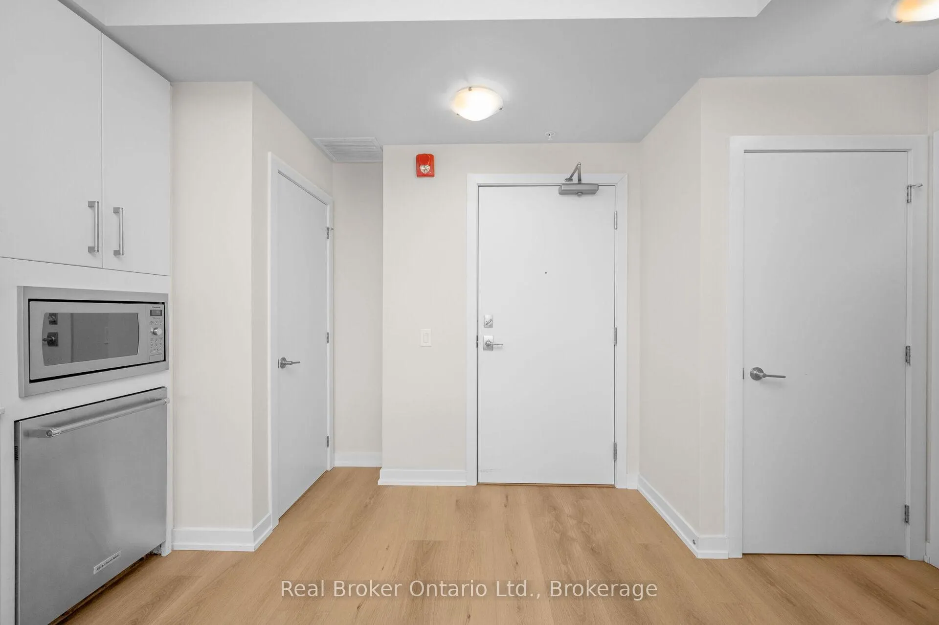 Photo 8 of Unit 310, 10 Esplanade Lane, Grimsby, Grimsby Beach — HOMEH
