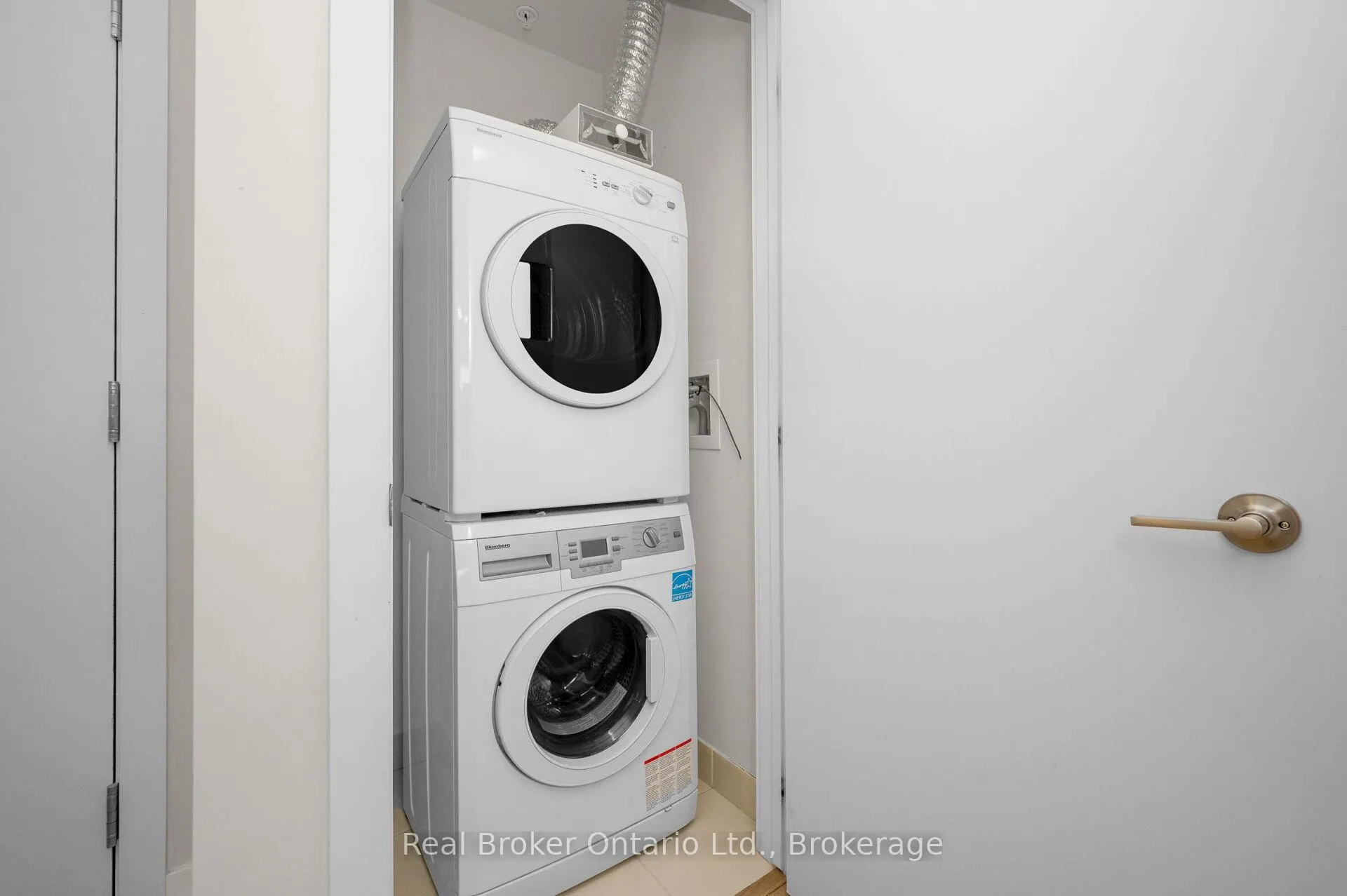 Photo 10 of Unit 310, 10 Esplanade Lane, Grimsby, Grimsby Beach — HOMEH