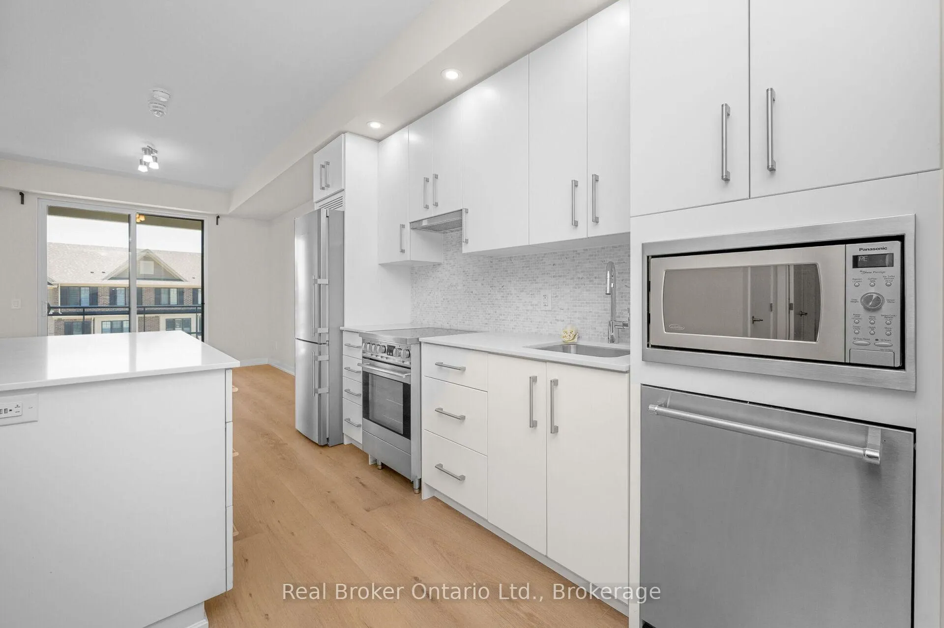 Photo 11 of Unit 310, 10 Esplanade Lane, Grimsby, Grimsby Beach — HOMEH