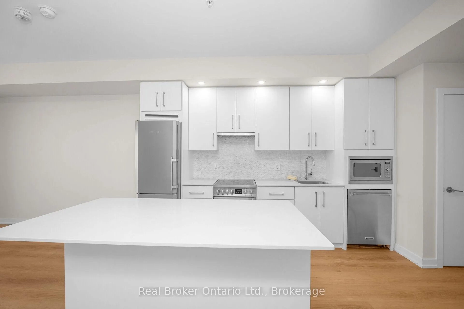 Photo 15 of Unit 310, 10 Esplanade Lane, Grimsby, Grimsby Beach — HOMEH