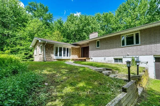Photo 2 of 563 6th Con Rd West, Hamilton, Rural Flamborough — HOMEH