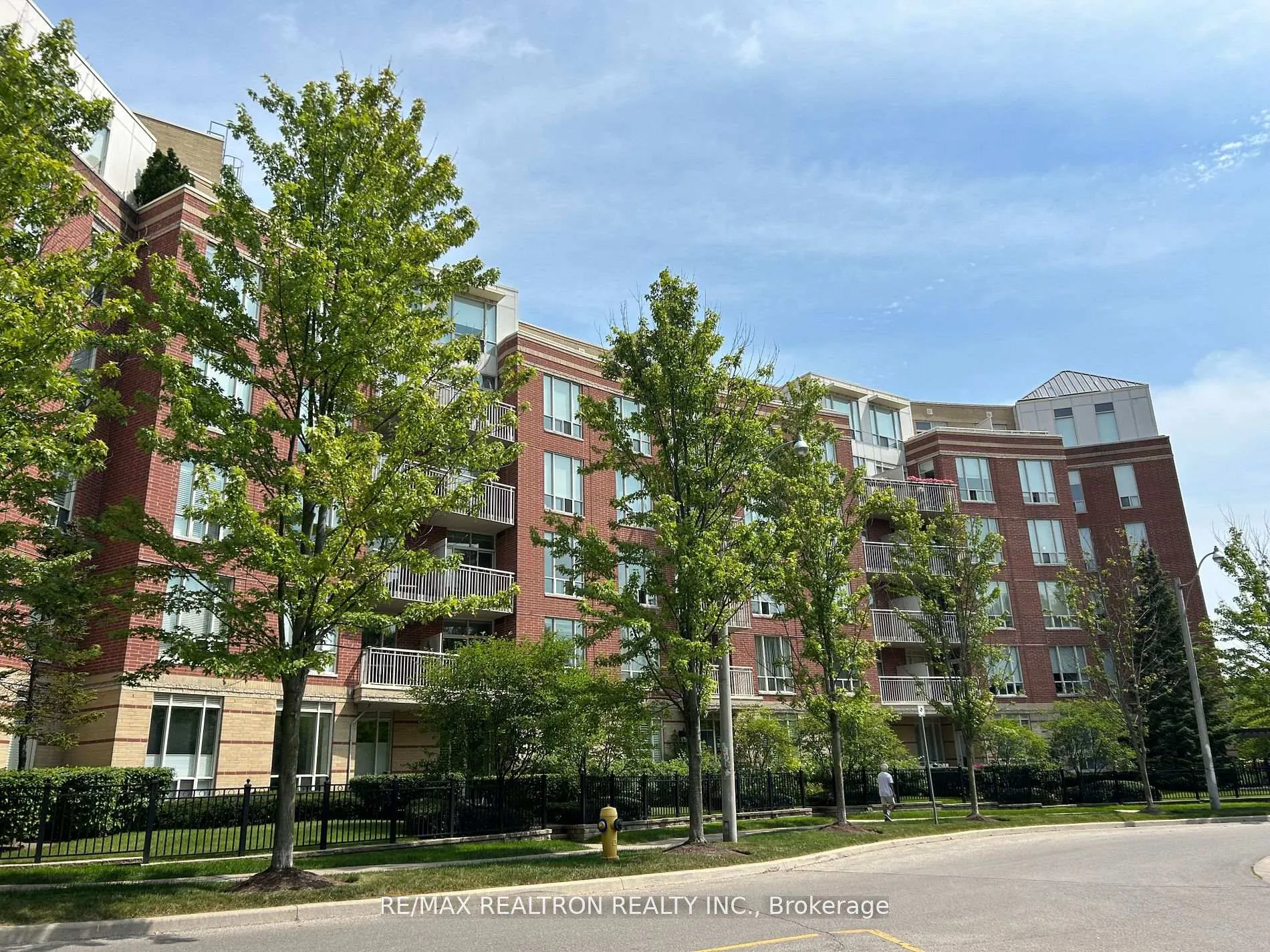 Photo 2 of Unit 607, 451 Rosewell Avenue, Toronto, Lawrence Park South — HOMEH