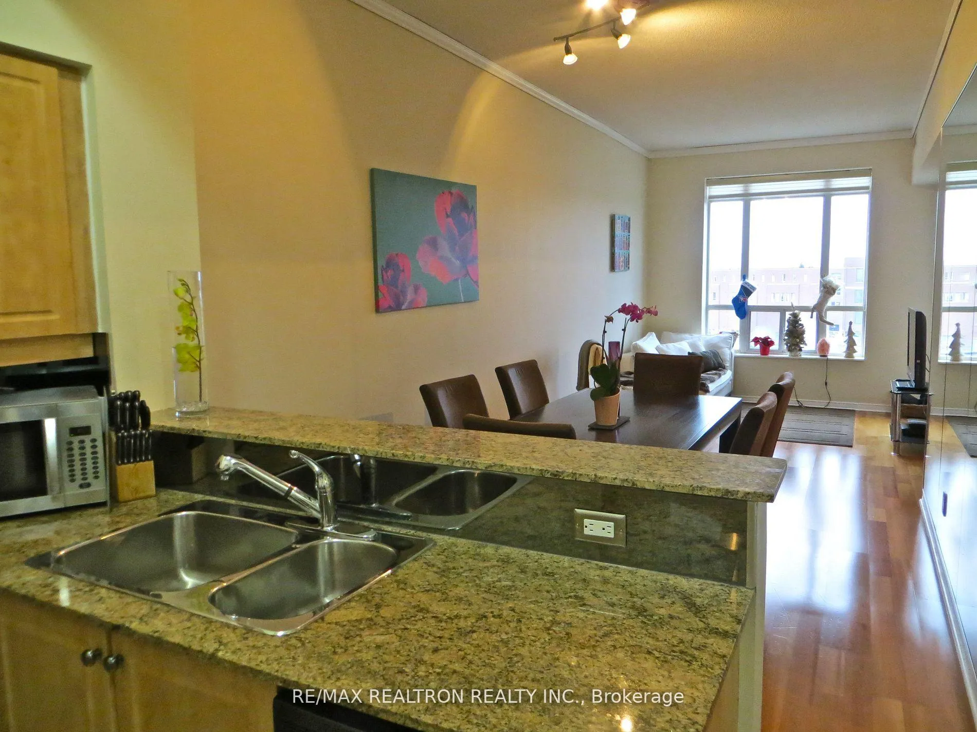 Photo 4 of Unit 607, 451 Rosewell Avenue, Toronto, Lawrence Park South — HOMEH