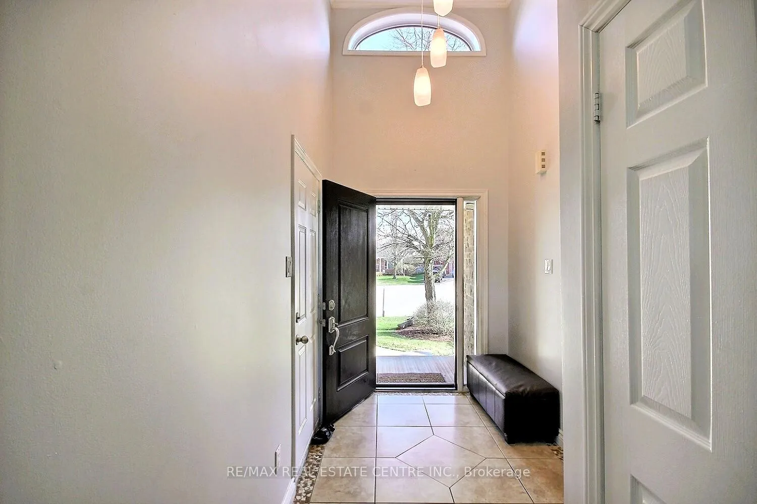 Photo 3 of 16 Sullivan Court, Cambridge — HOMEH
