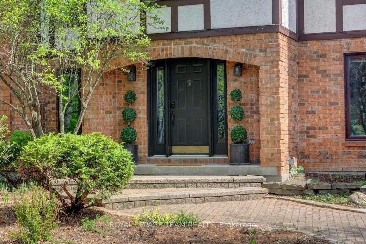 Photo 2 of 5633 Watterson Street, Ottawa, Manotick Village & Manotick Estates — HOMEH