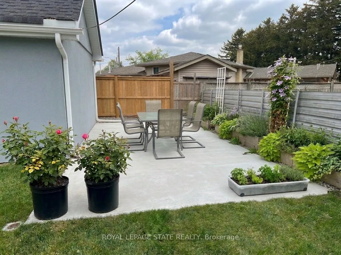 Photo 13 of 251R King Street E, Hamilton, Stoney Creek — HOMEH