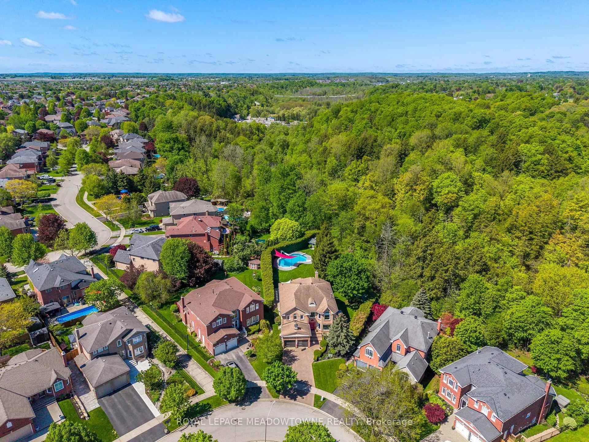 Photo 3 of 25 Gollop Crescent, Halton Hills, Georgetown — HOMEH