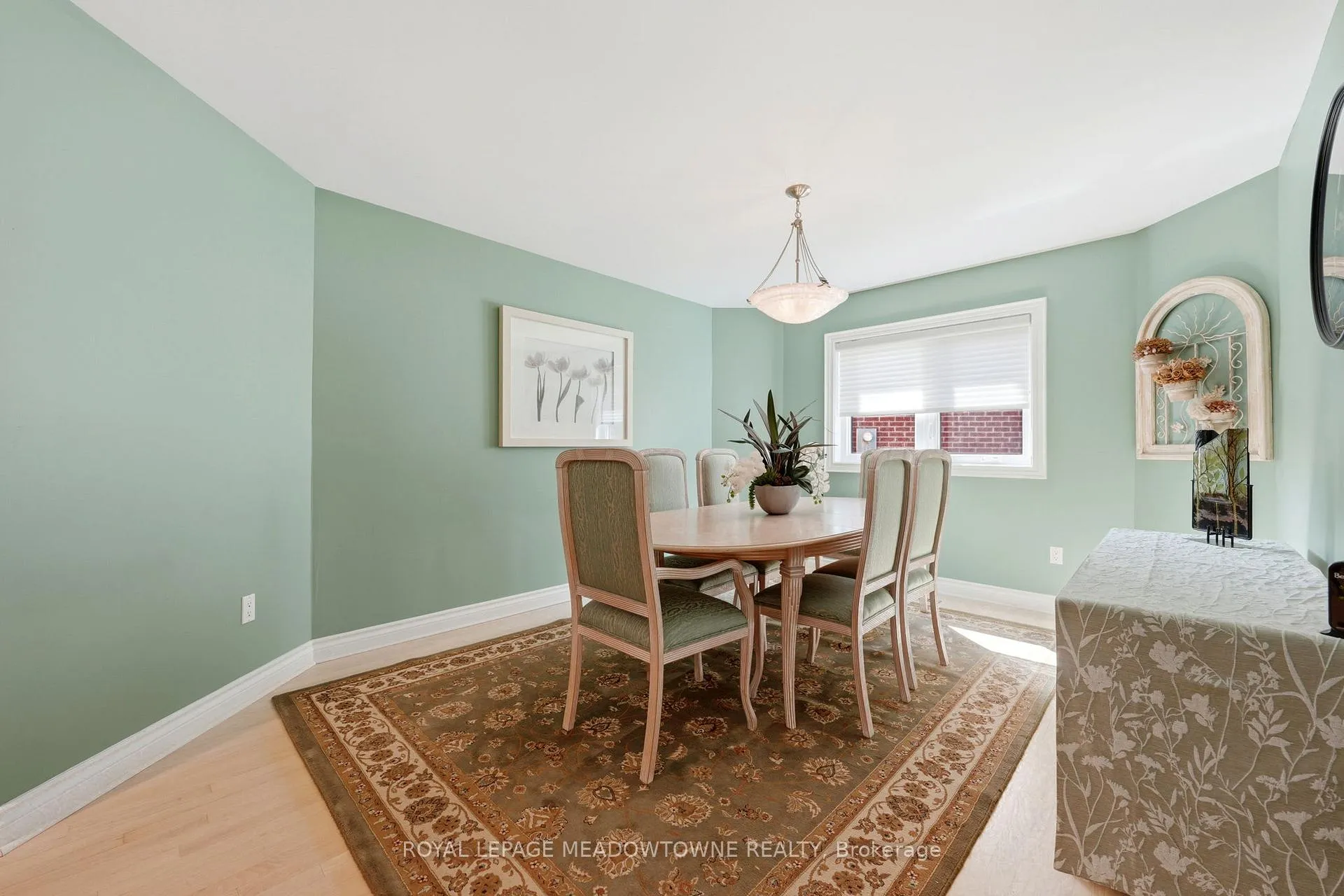 Photo 10 of 25 Gollop Crescent, Halton Hills, Georgetown — HOMEH