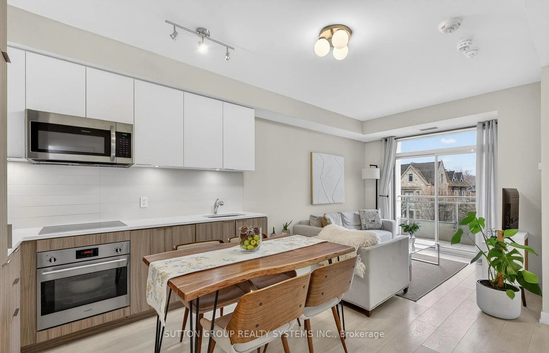 Photo 2 of Unit 212, 223 St Clair Avenue W, Toronto, Casa Loma — HOMEH