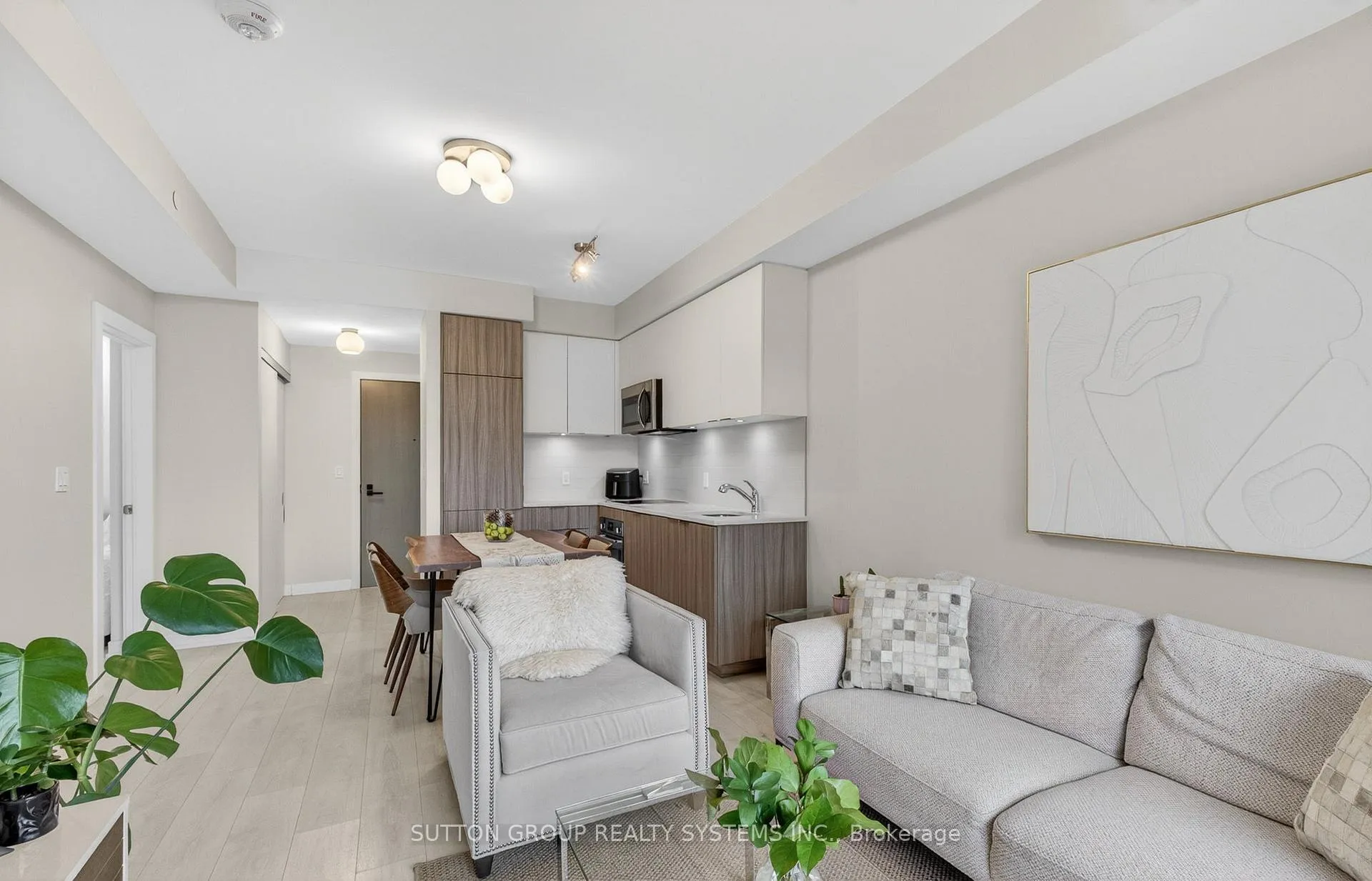 Photo 6 of Unit 212, 223 St Clair Avenue W, Toronto, Casa Loma — HOMEH