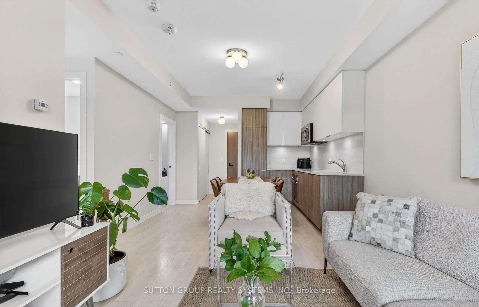 Photo 7 of Unit 212, 223 St Clair Avenue W, Toronto, Casa Loma — HOMEH