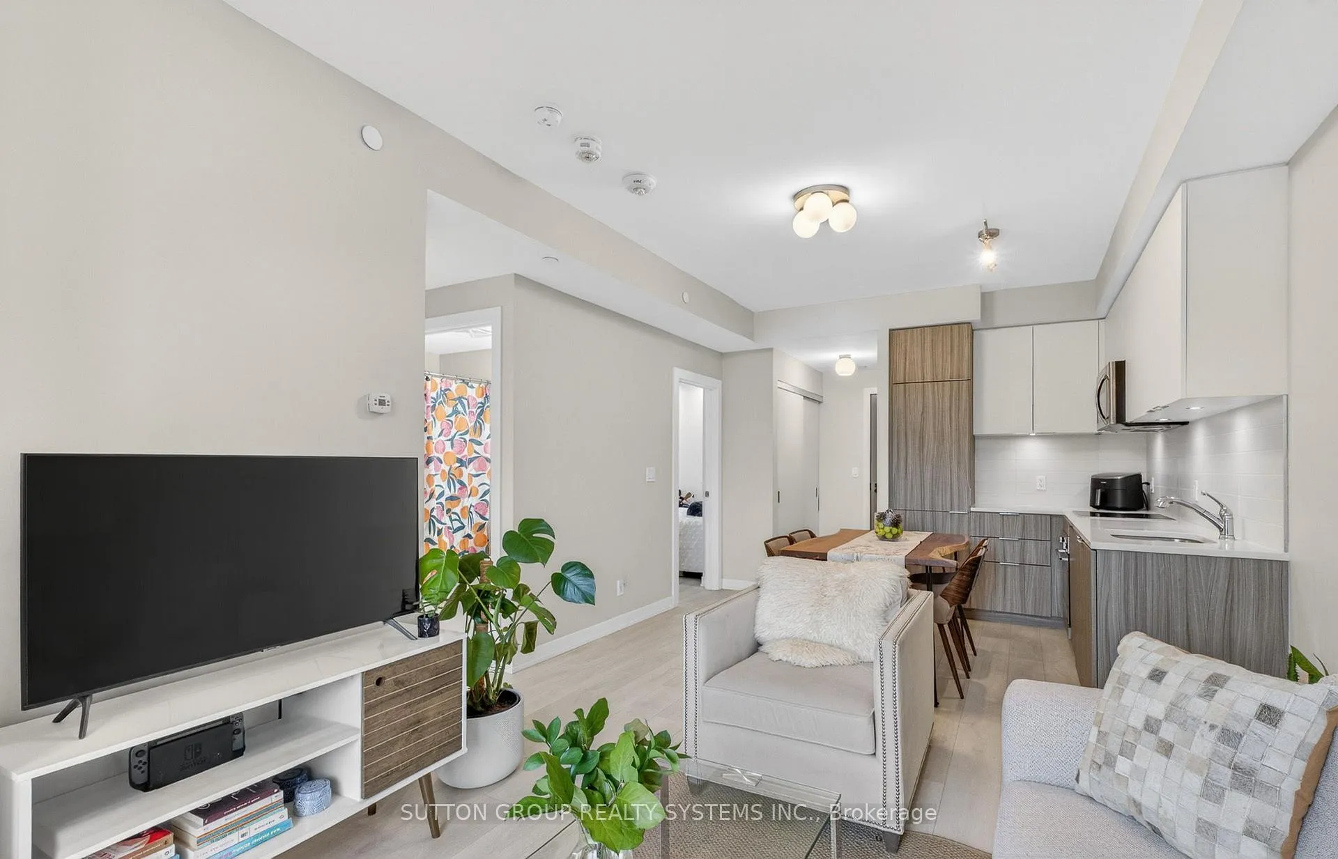 Photo 8 of Unit 212, 223 St Clair Avenue W, Toronto, Casa Loma — HOMEH