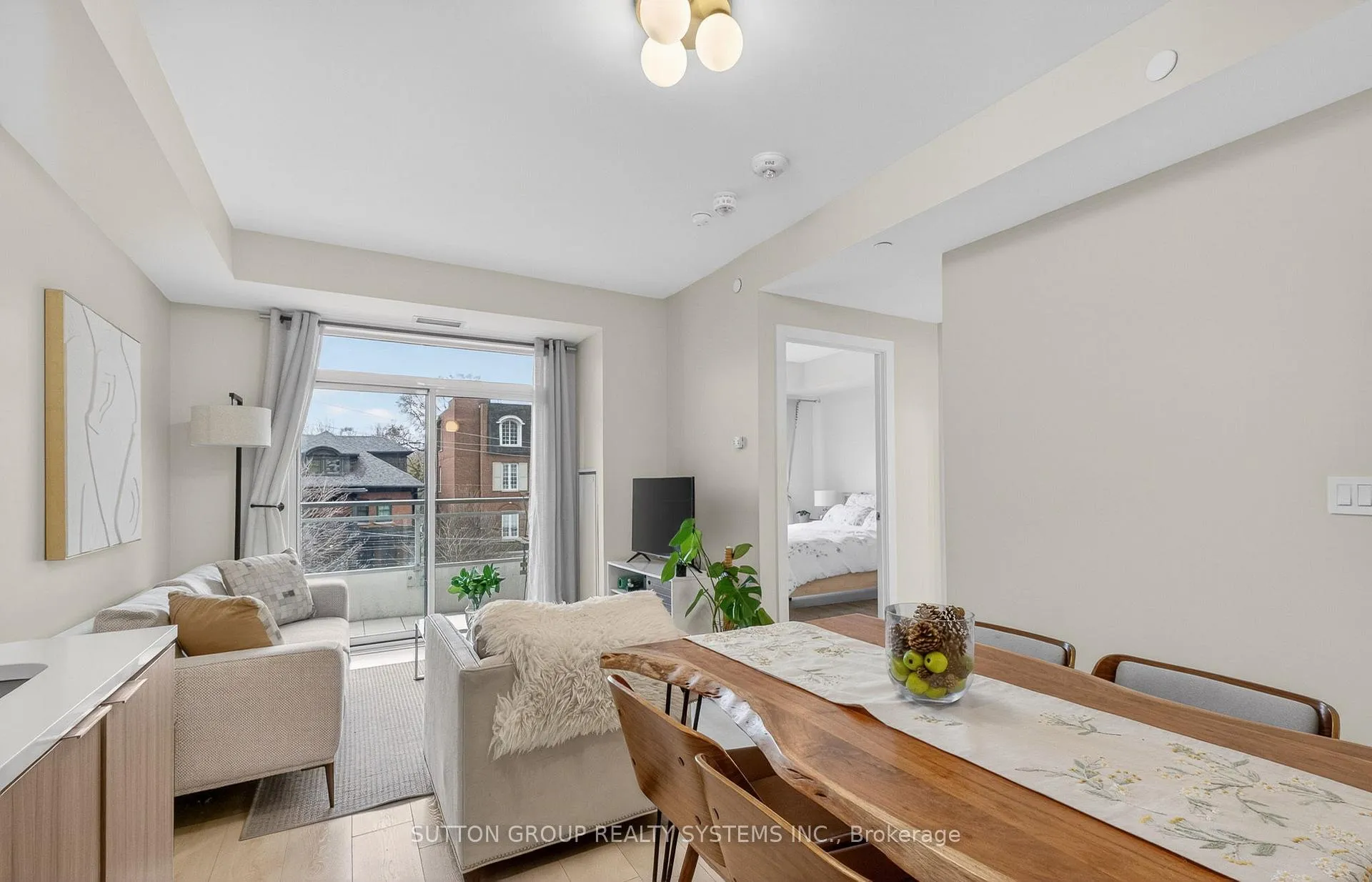 Photo 13 of Unit 212, 223 St Clair Avenue W, Toronto, Casa Loma — HOMEH