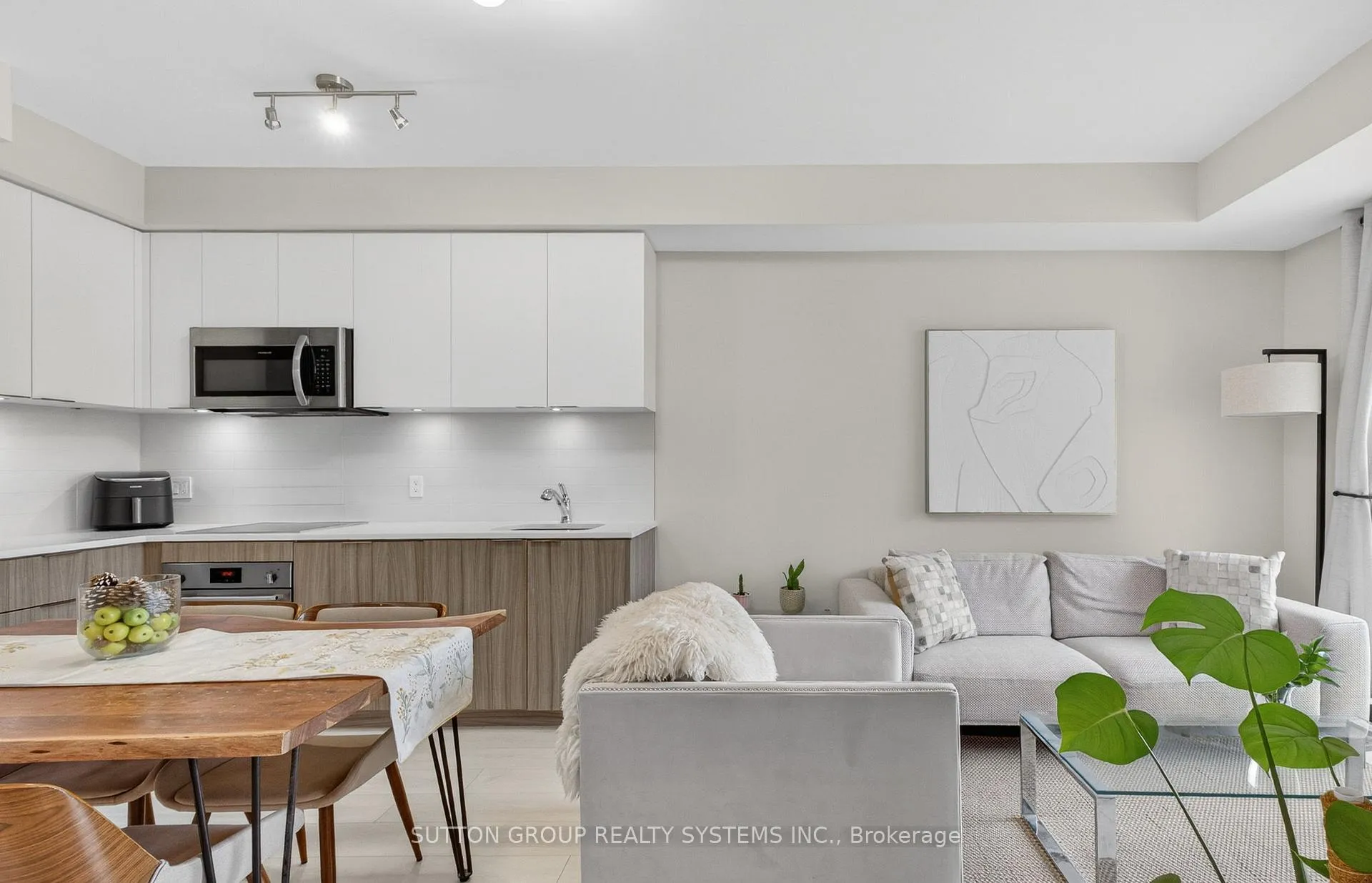Photo 15 of Unit 212, 223 St Clair Avenue W, Toronto, Casa Loma — HOMEH