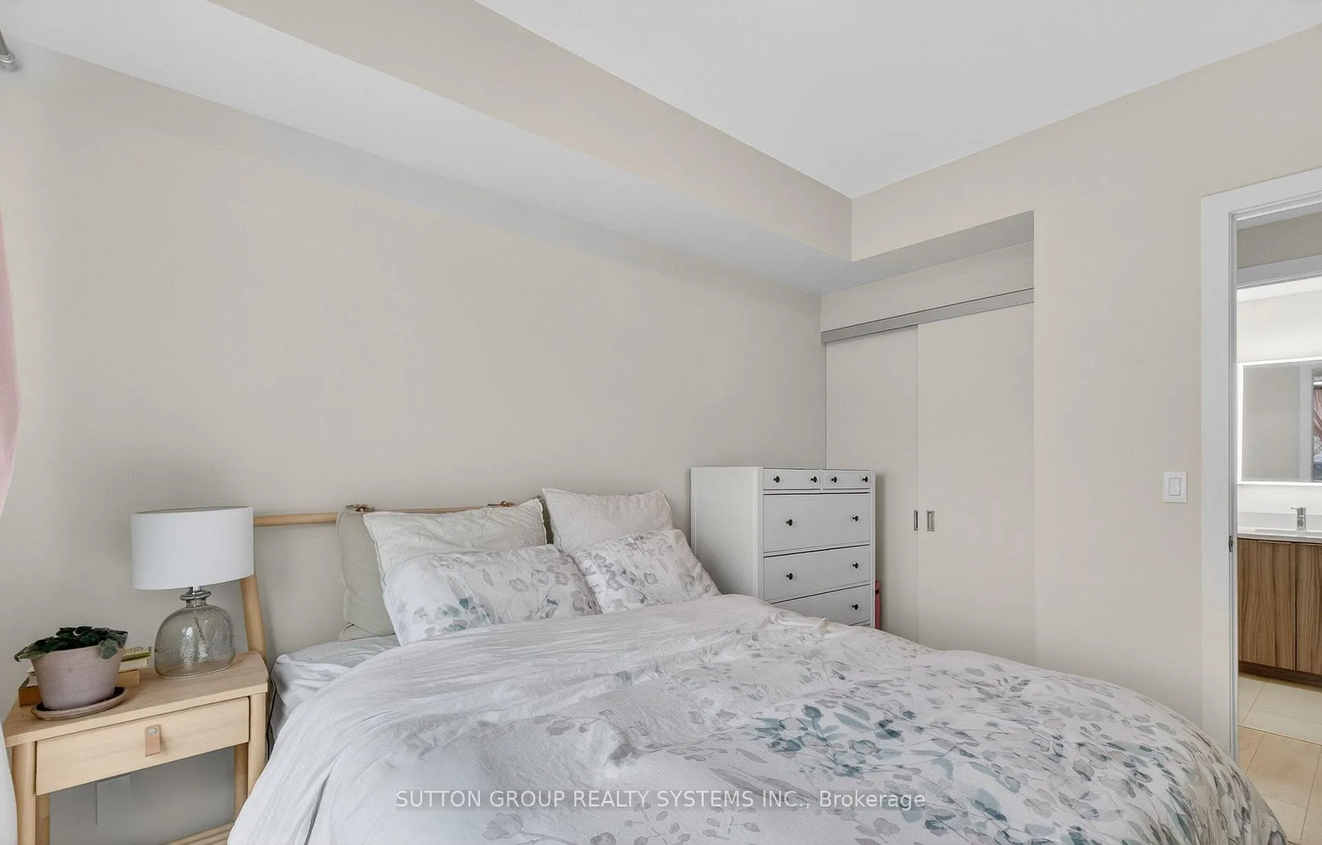 Photo 23 of Unit 212, 223 St Clair Avenue W, Toronto, Casa Loma — HOMEH
