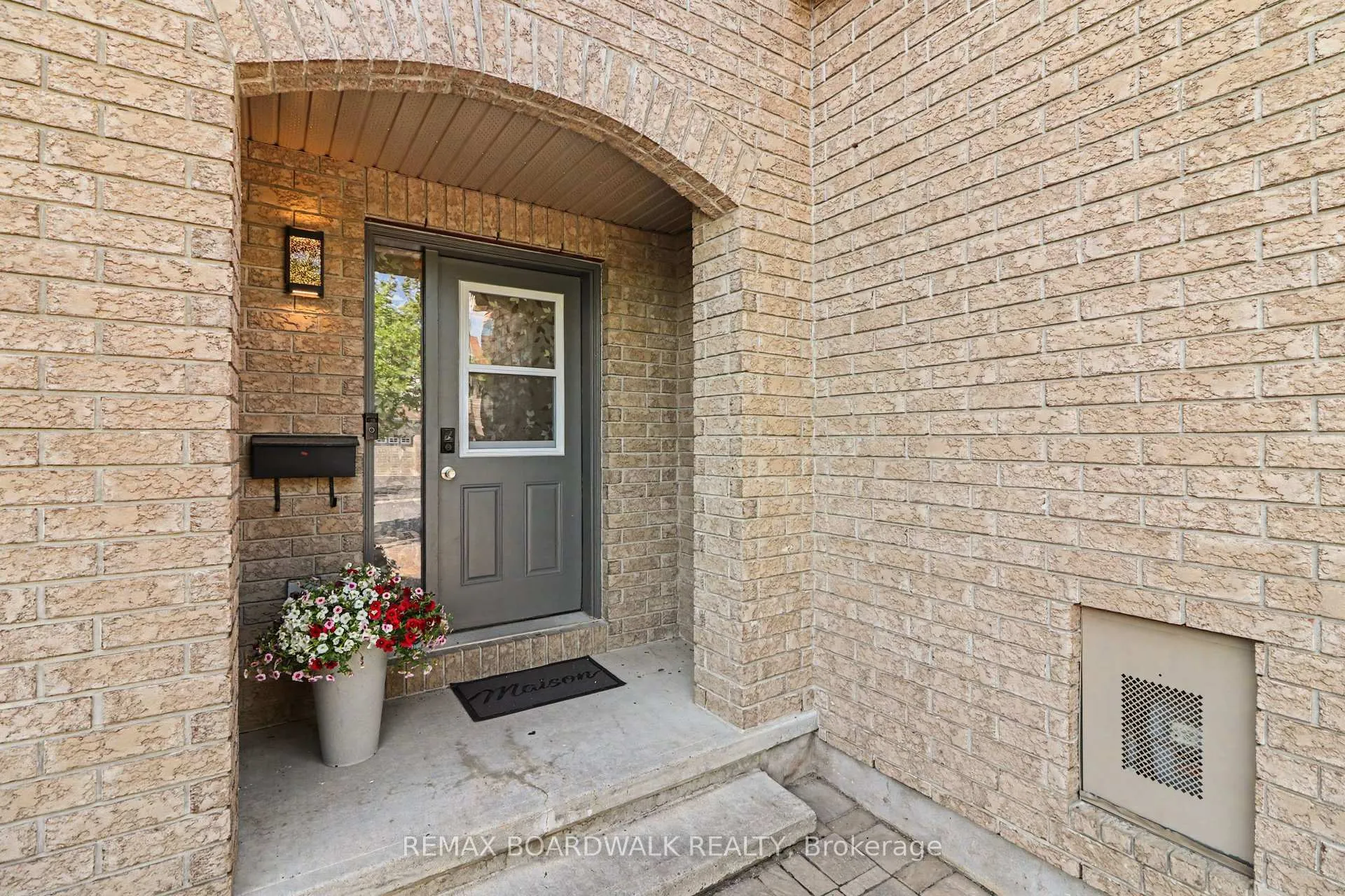 Photo 2 of 350 Rolling Meadow Crescent, Ottawa, Mer Bleue/Bradley Estates/Anderson Park — HOMEH