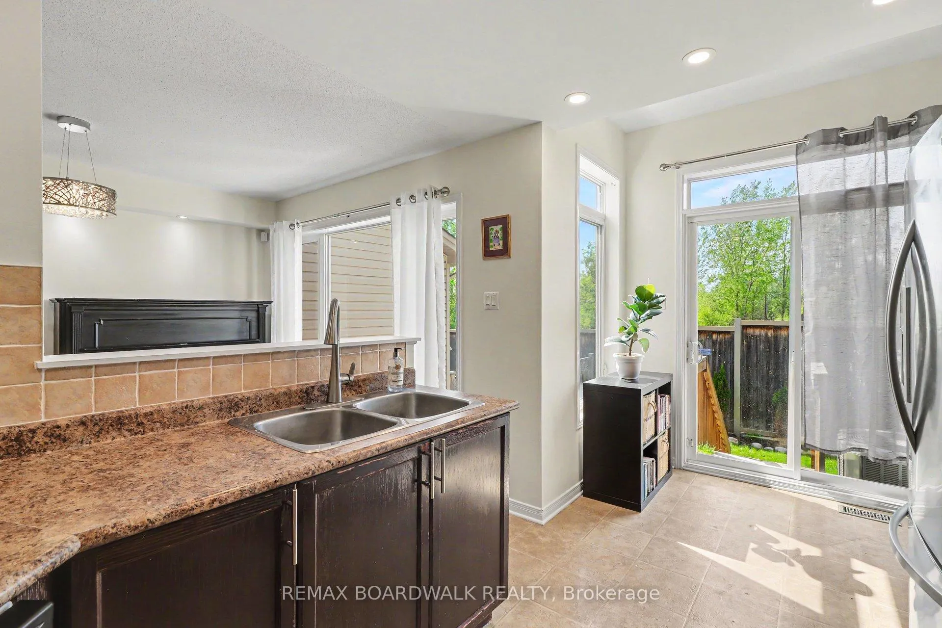 Photo 14 of 350 Rolling Meadow Crescent, Ottawa, Mer Bleue/Bradley Estates/Anderson Park — HOMEH