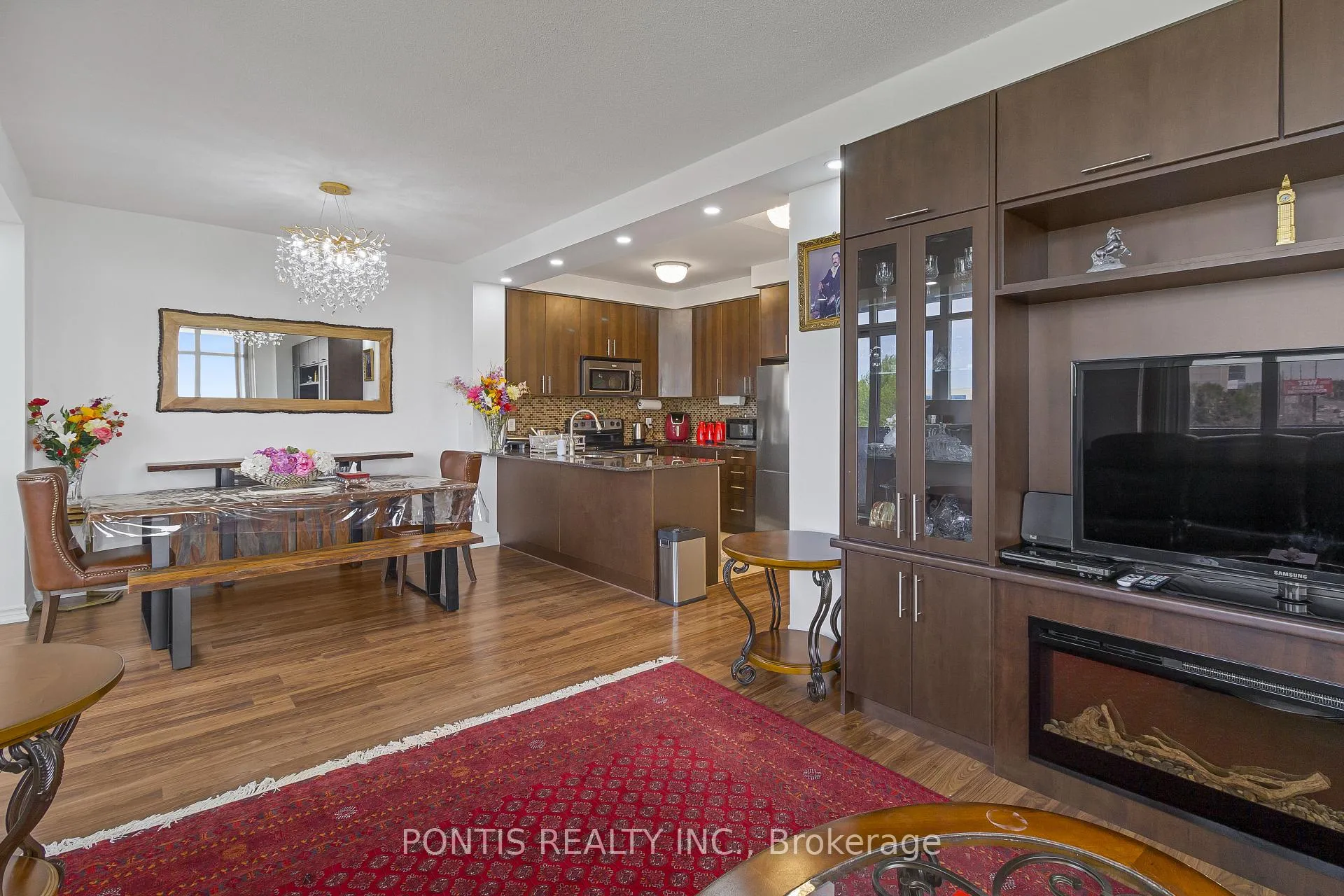 Photo 8 of Unit 412, 9235 Jane Street, Vaughan, Maple — HOMEH