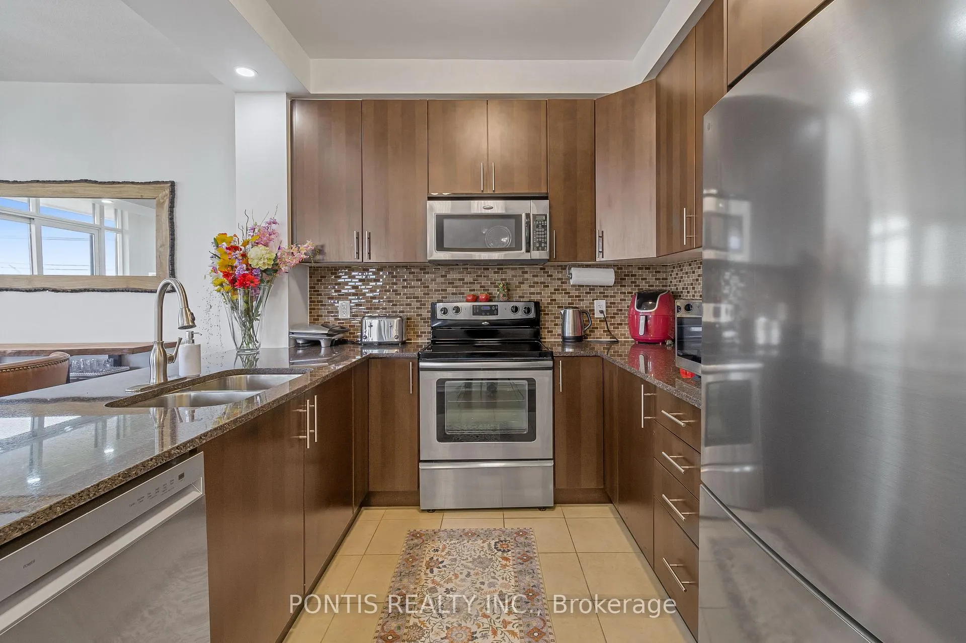 Photo 13 of Unit 412, 9235 Jane Street, Vaughan, Maple — HOMEH