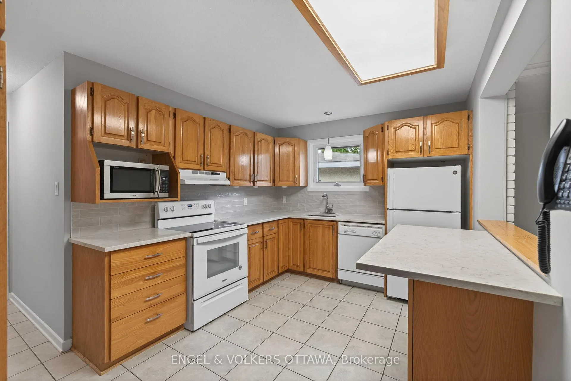 Photo 10 of 62 Wigan Drive, Ottawa, Borden Farm/Stewart Farm/Carleton Heights/Parkwood Hills — HOMEH
