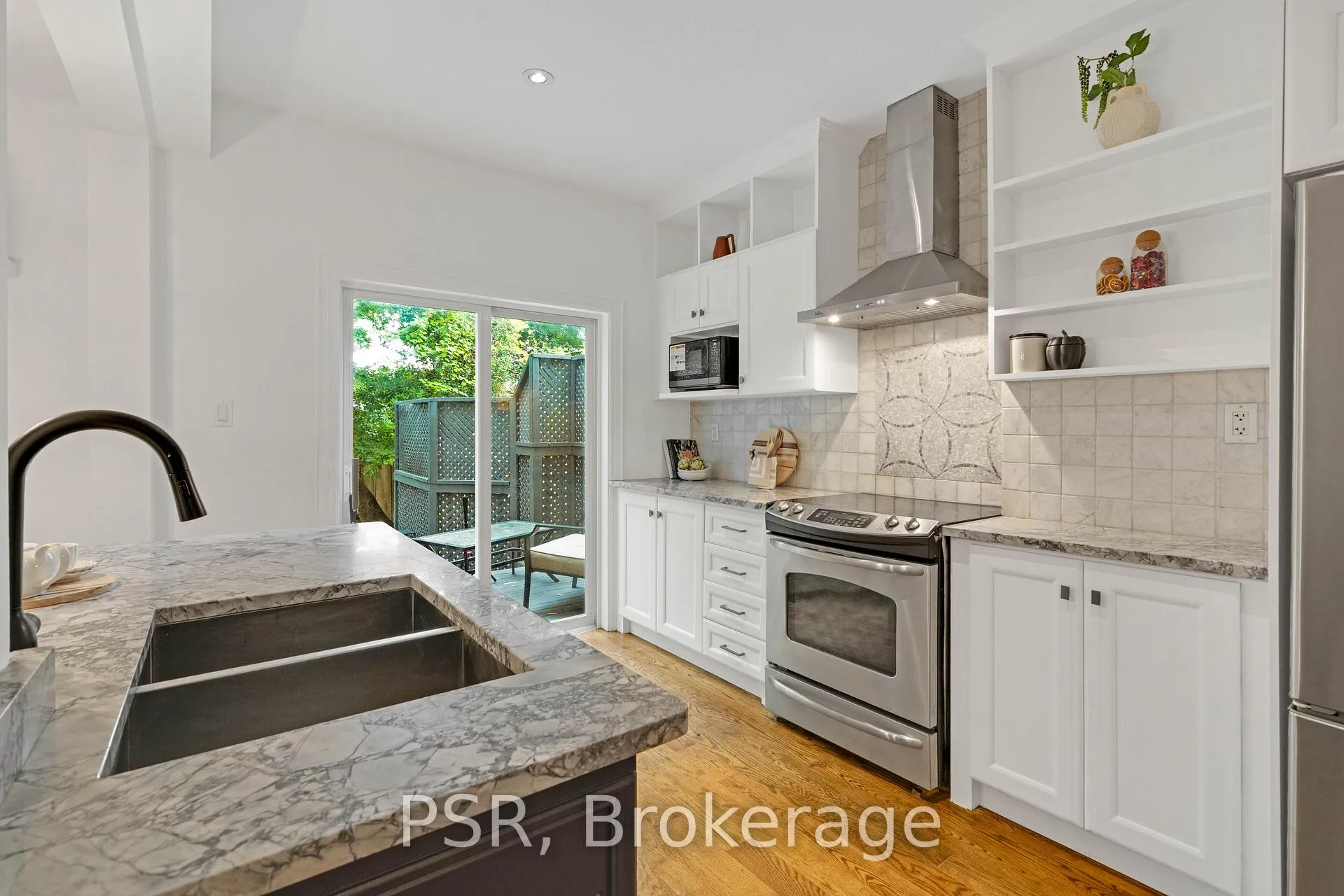 Photo 11 of 96 Hilton Avenue, Toronto, Casa Loma — HOMEH