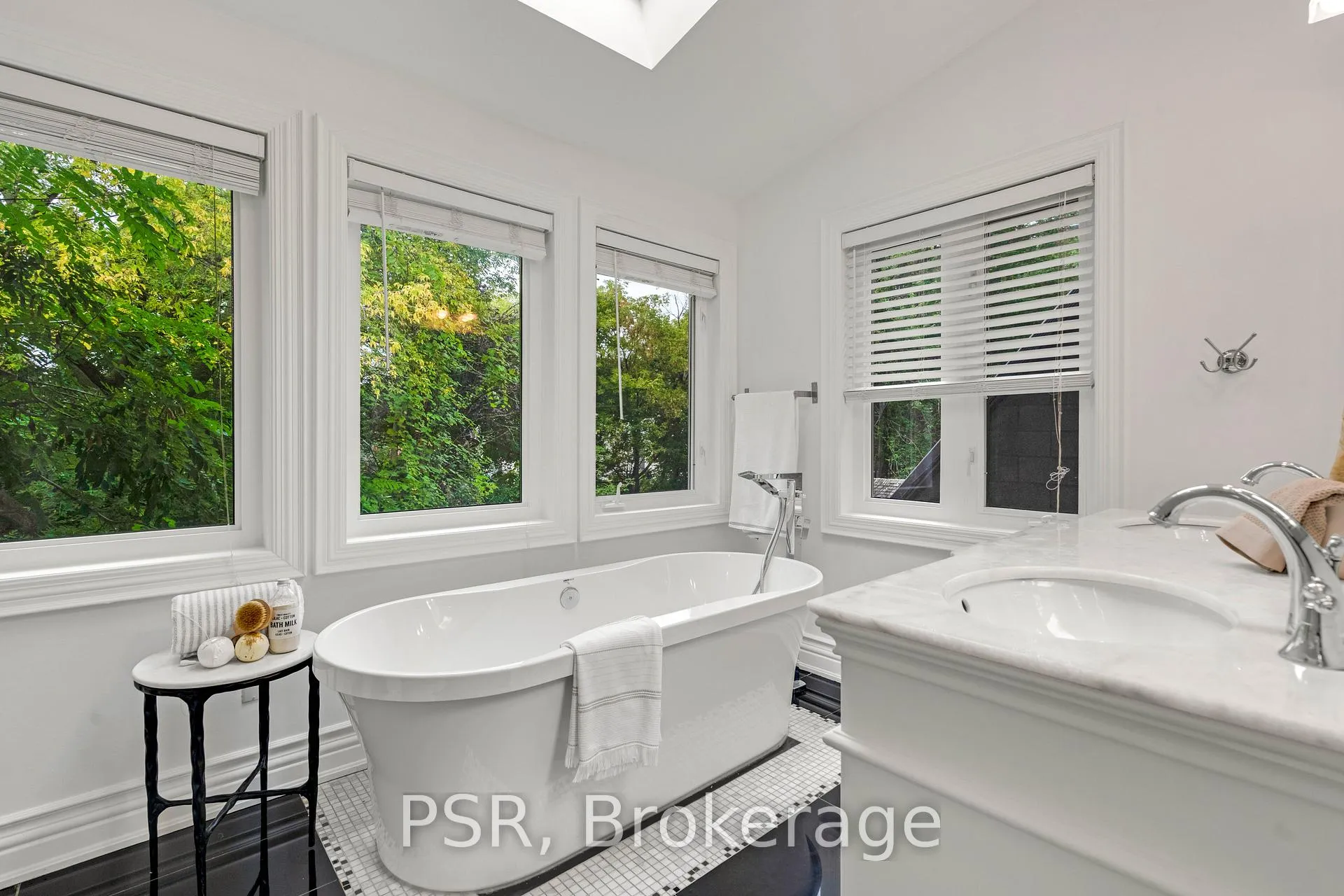 Photo 17 of 96 Hilton Avenue, Toronto, Casa Loma — HOMEH