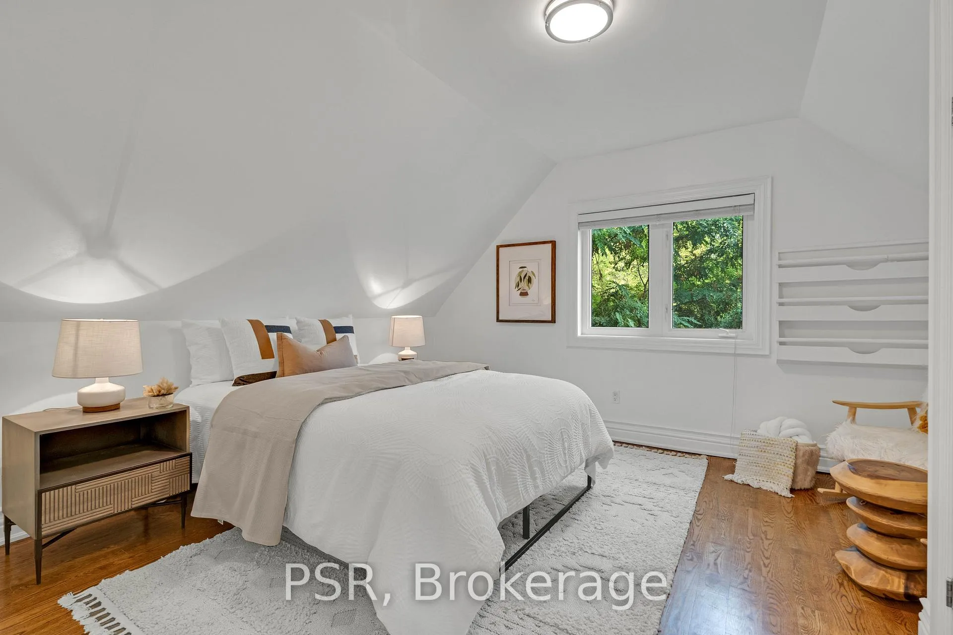 Photo 23 of 96 Hilton Avenue, Toronto, Casa Loma — HOMEH