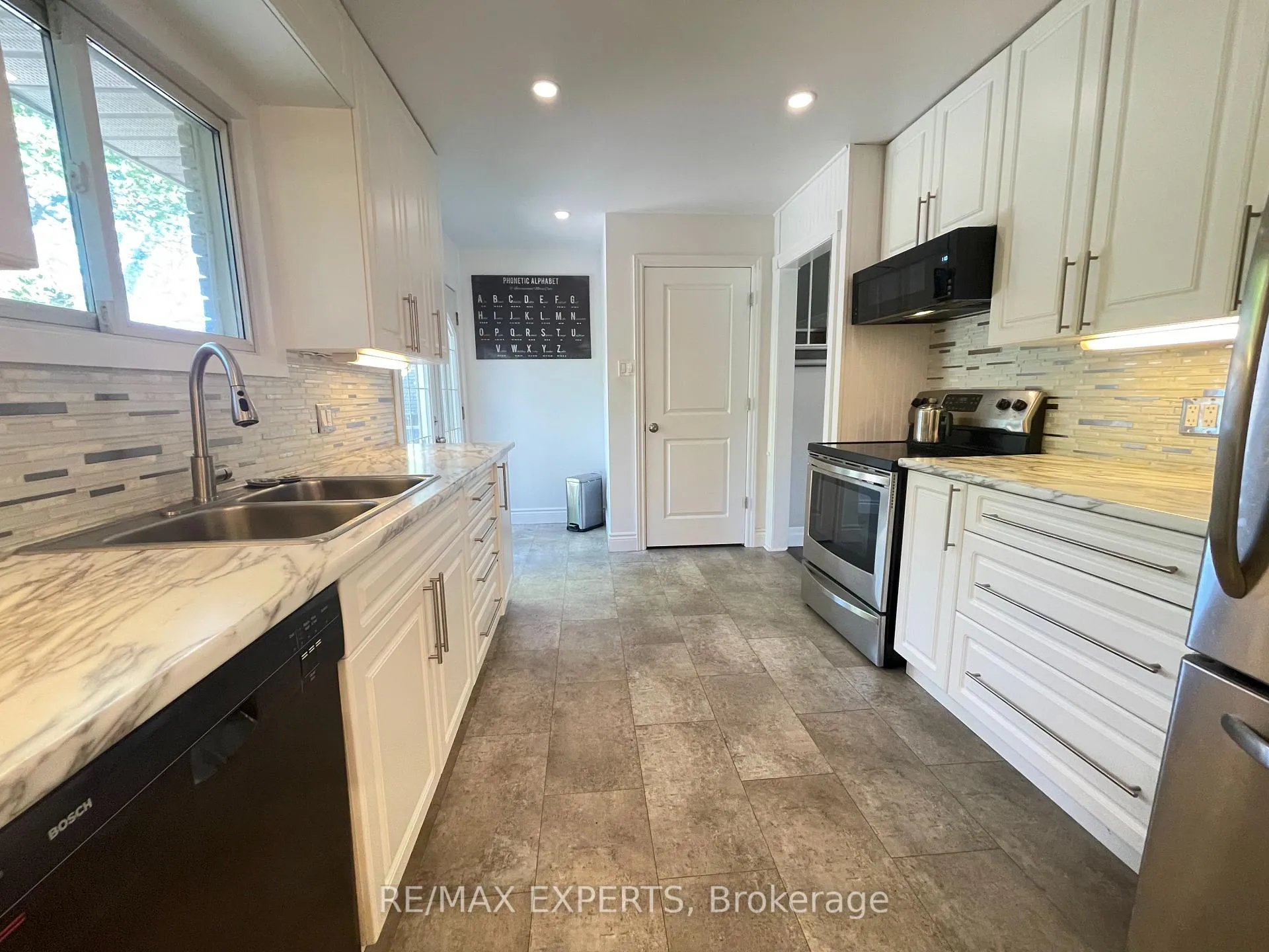 Photo 6 of Unit Upper, 23 Townley Street, Clearview, Nottawa — HOMEH