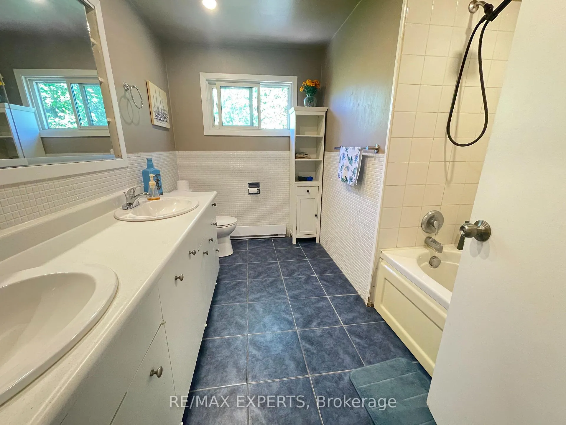 Photo 8 of Unit Upper, 23 Townley Street, Clearview, Nottawa — HOMEH