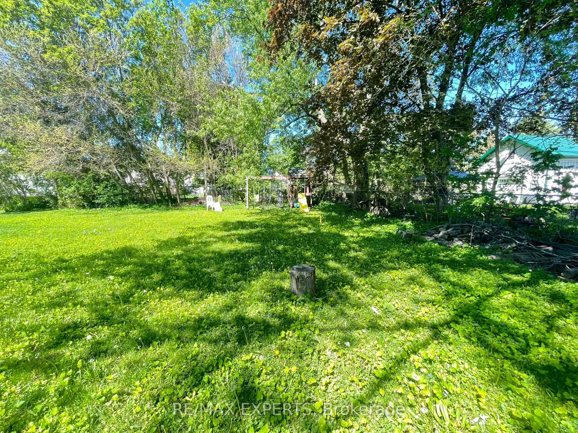 Photo 15 of Unit Upper, 23 Townley Street, Clearview, Nottawa — HOMEH