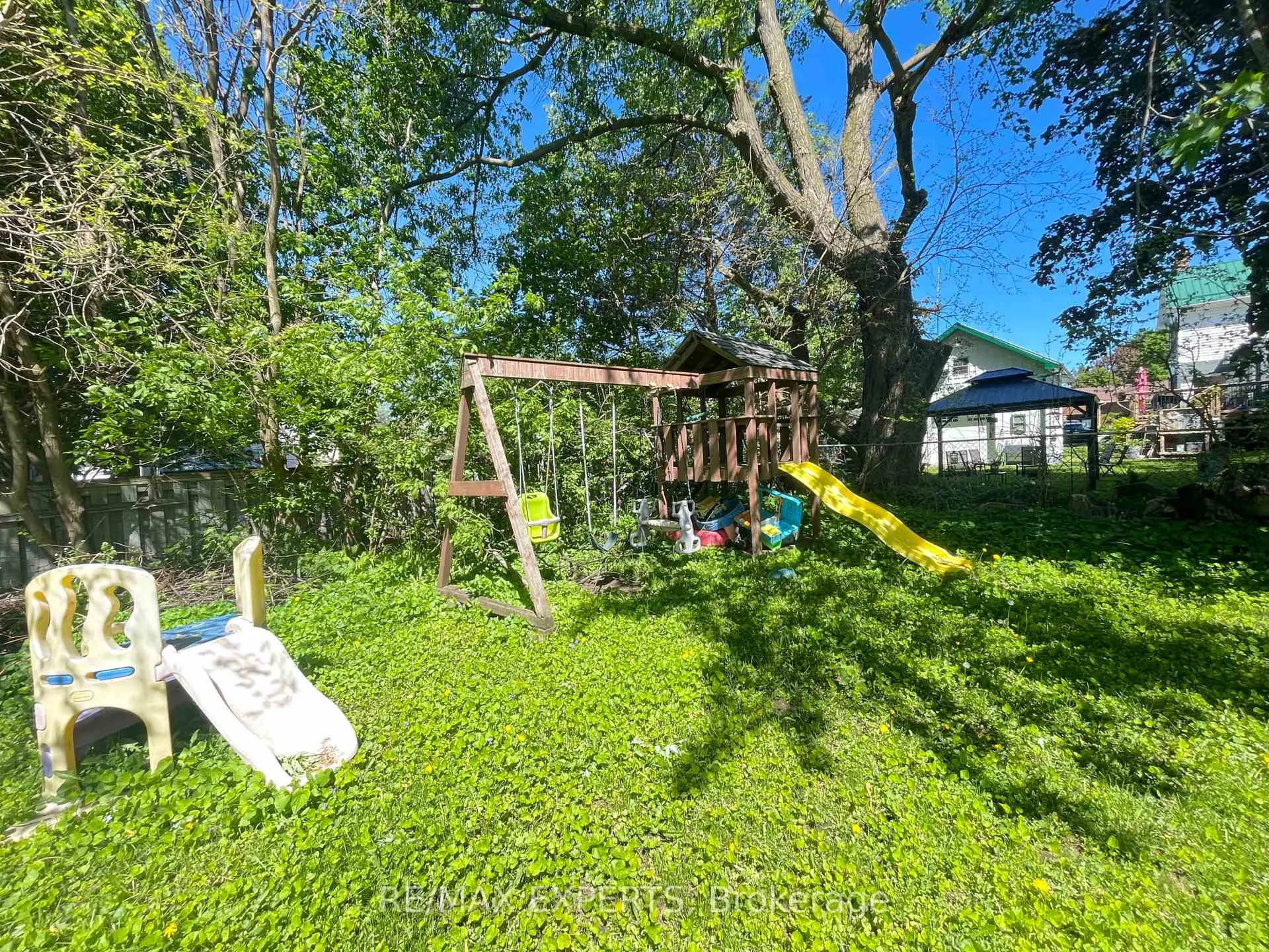 Photo 17 of Unit Upper, 23 Townley Street, Clearview, Nottawa — HOMEH