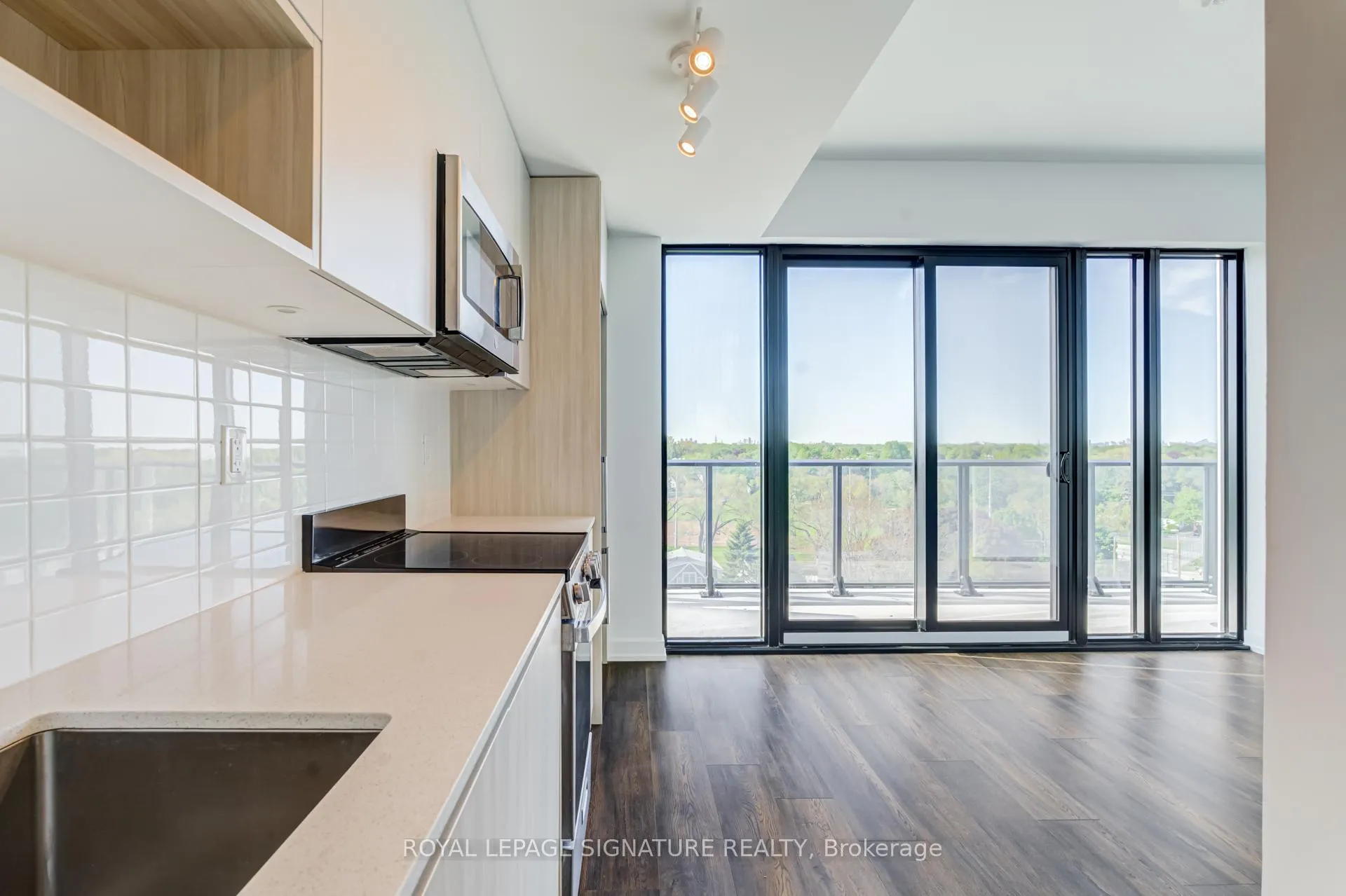Photo 15 of Unit 820, 799 The Queensway, Etobicoke, Stonegate-Queensway — HOMEH