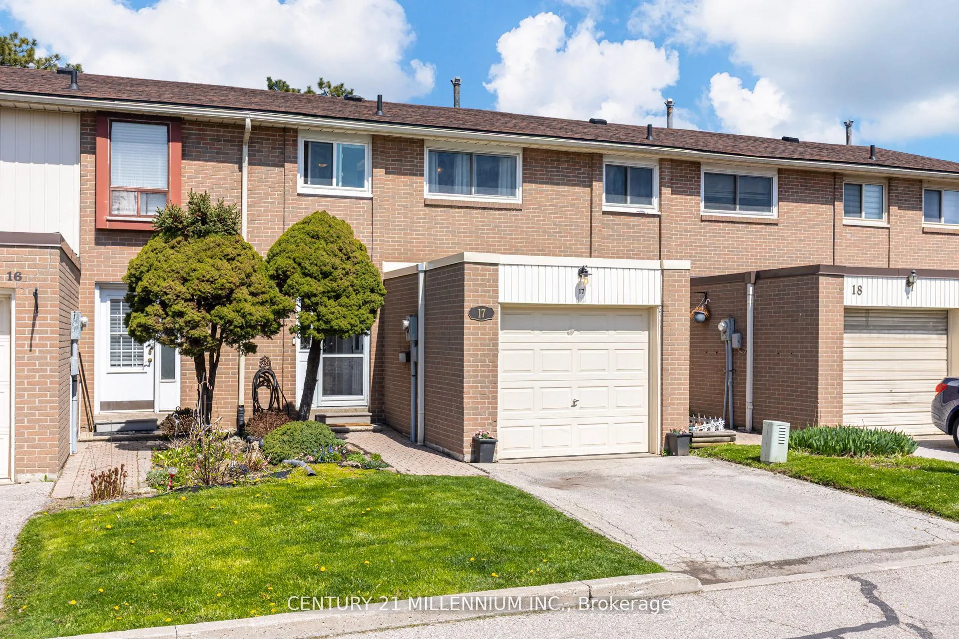 Photo 2 of Unit 17, 17 Craigleigh Crescent, Brampton, Avondale — HOMEH