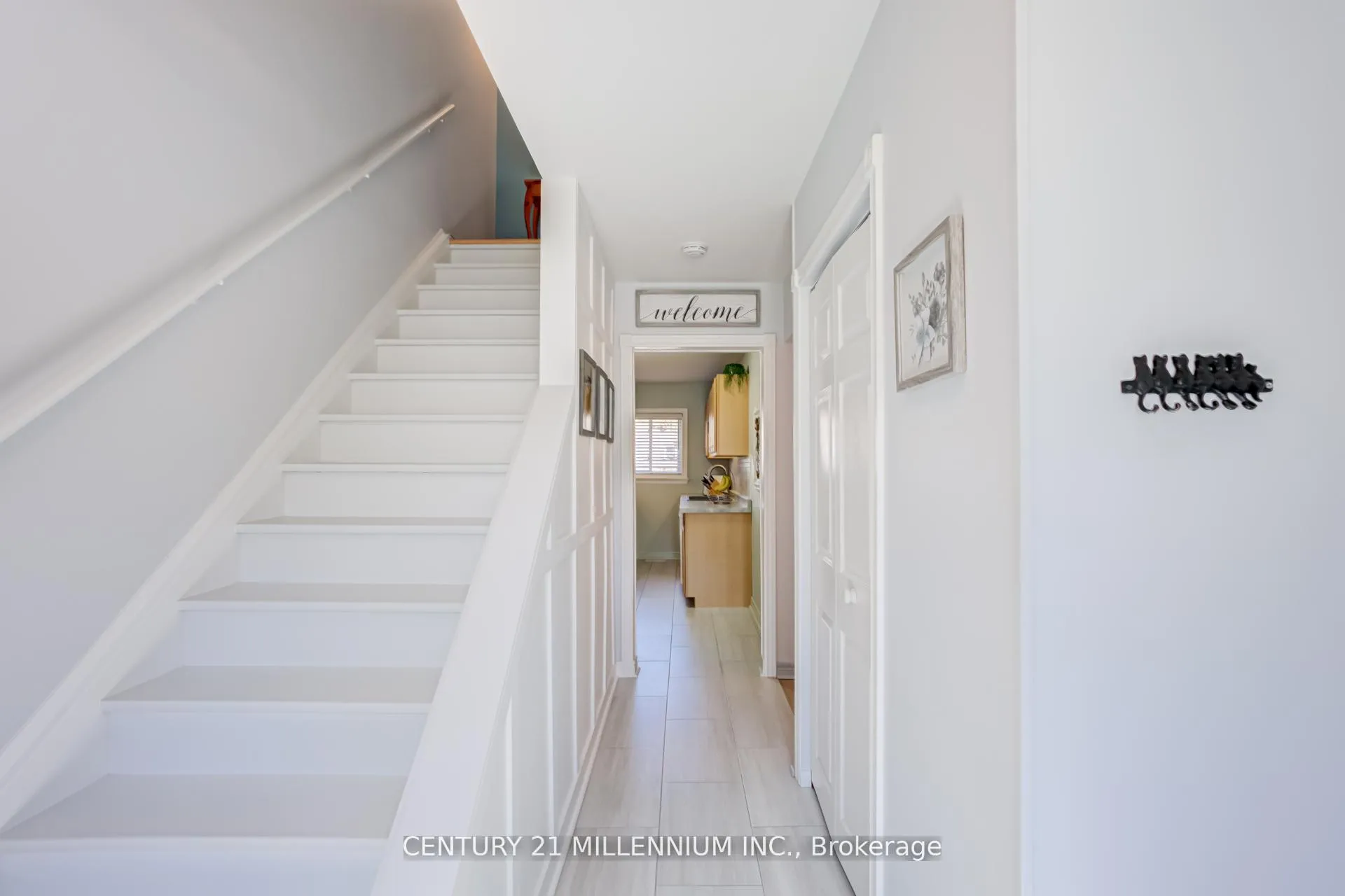 Photo 4 of Unit 17, 17 Craigleigh Crescent, Brampton, Avondale — HOMEH