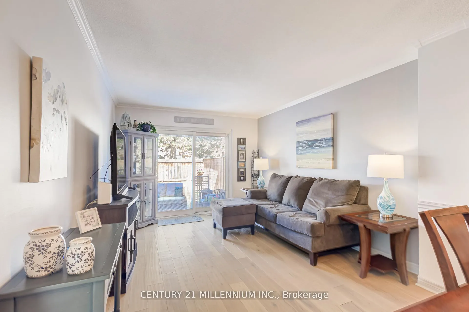 Photo 5 of Unit 17, 17 Craigleigh Crescent, Brampton, Avondale — HOMEH