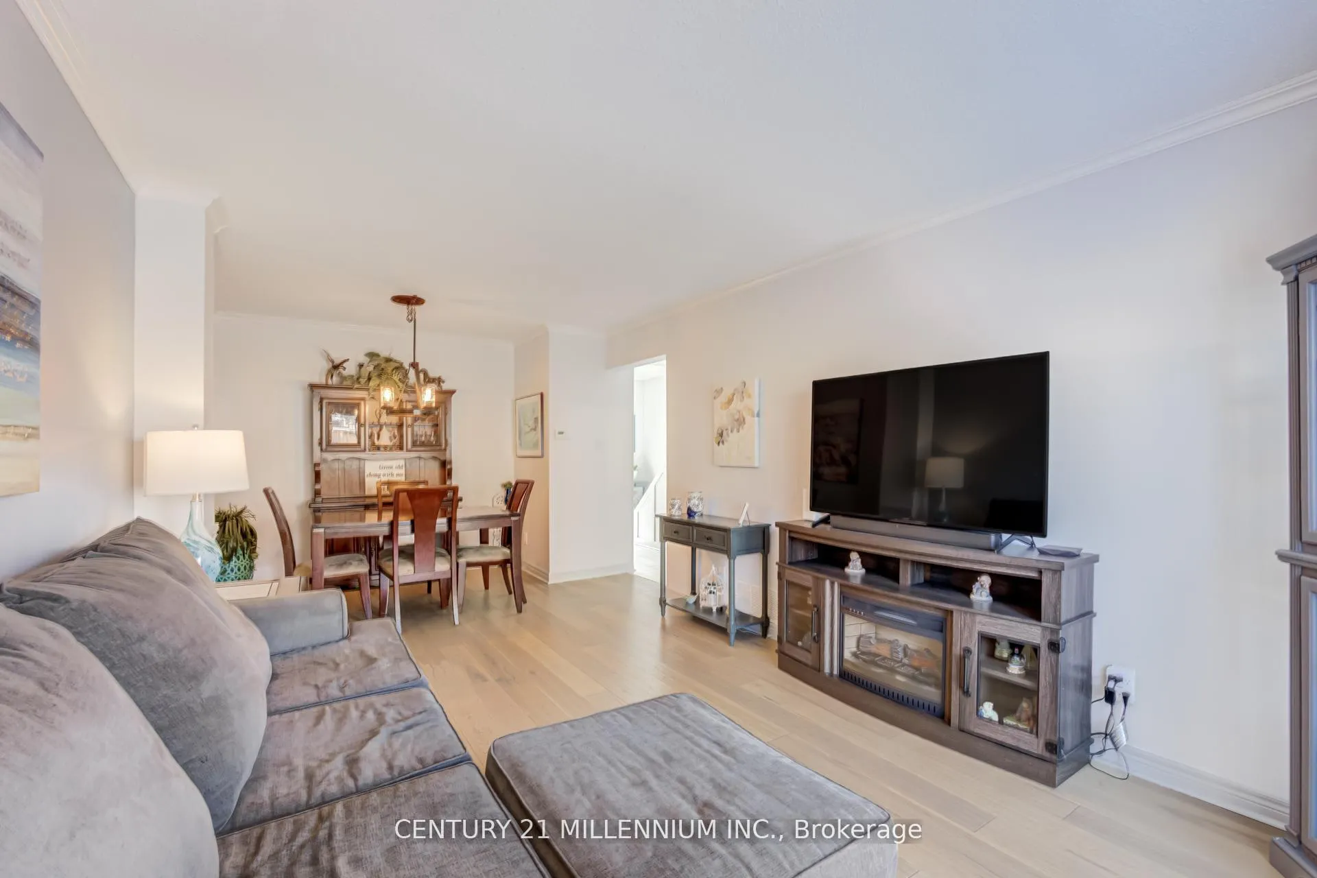 Photo 6 of Unit 17, 17 Craigleigh Crescent, Brampton, Avondale — HOMEH