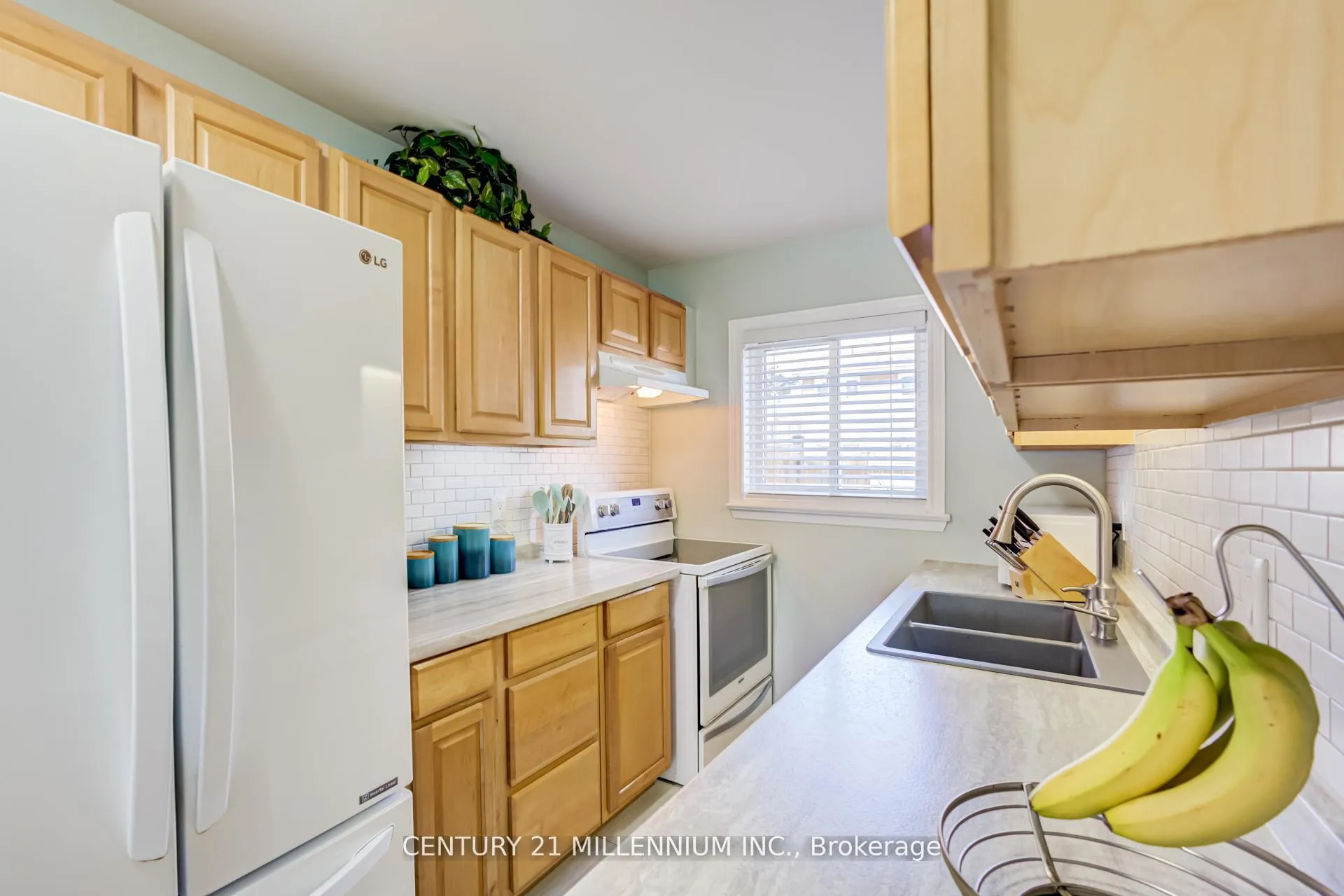 Photo 10 of Unit 17, 17 Craigleigh Crescent, Brampton, Avondale — HOMEH
