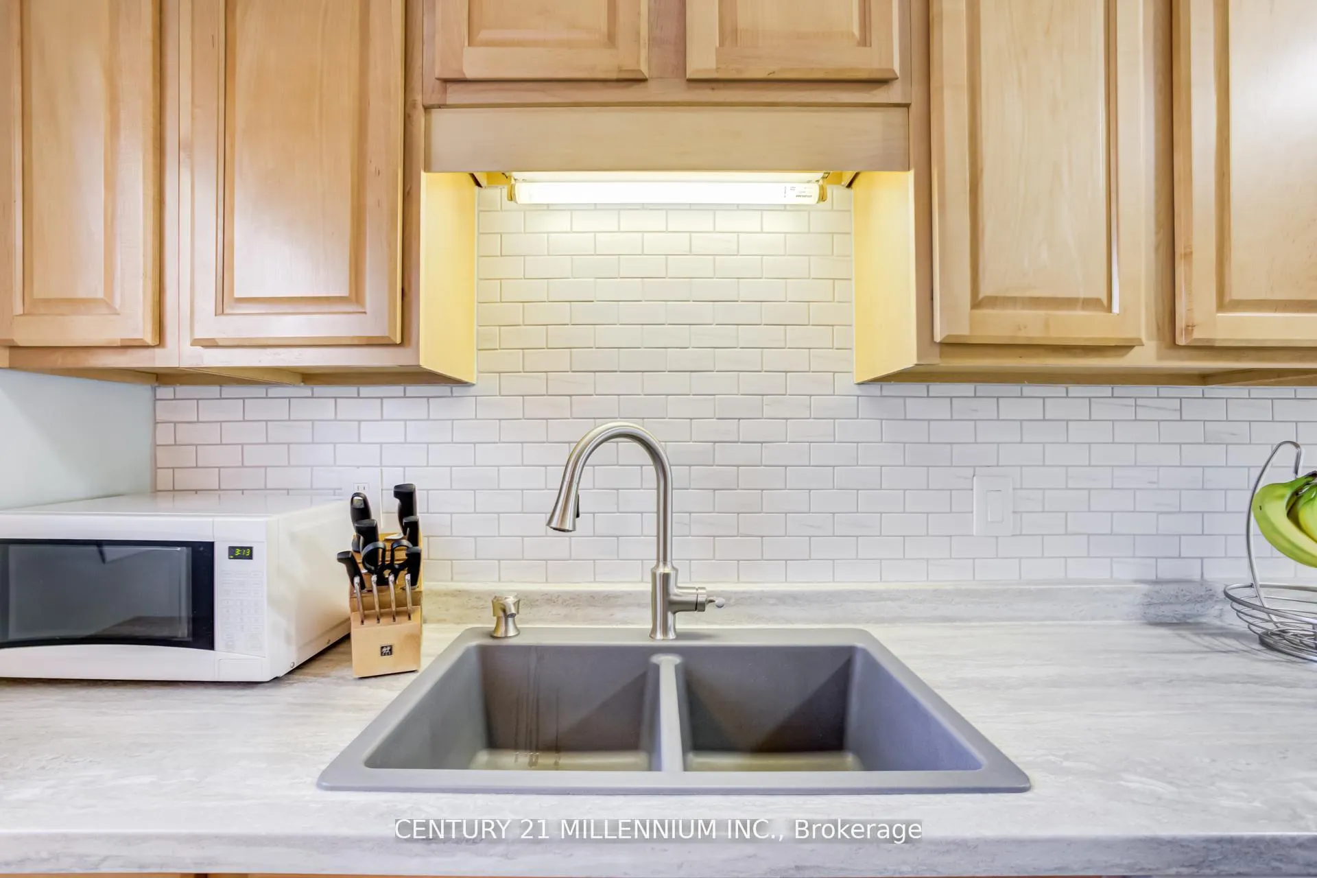 Photo 11 of Unit 17, 17 Craigleigh Crescent, Brampton, Avondale — HOMEH