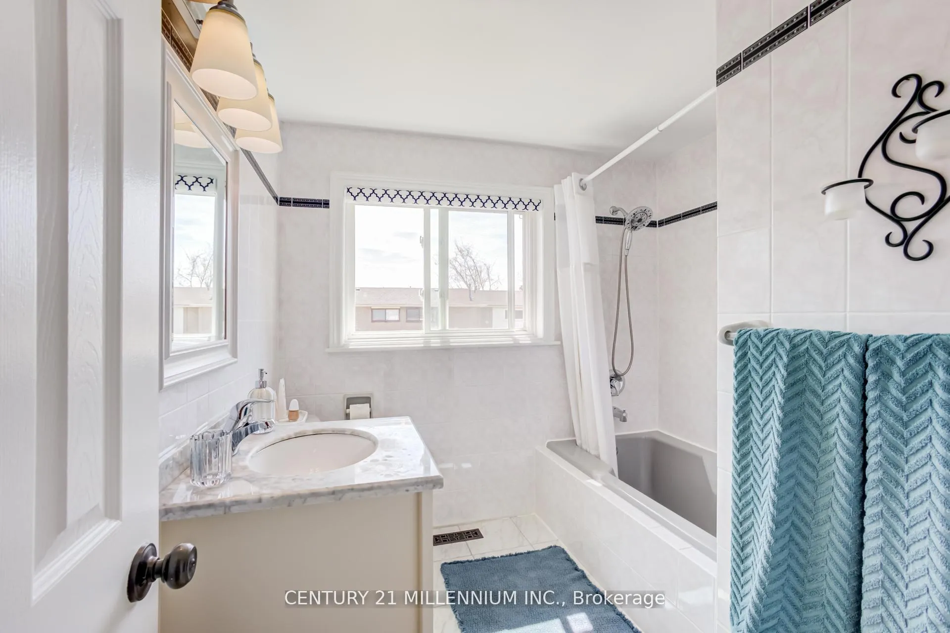 Photo 15 of Unit 17, 17 Craigleigh Crescent, Brampton, Avondale — HOMEH
