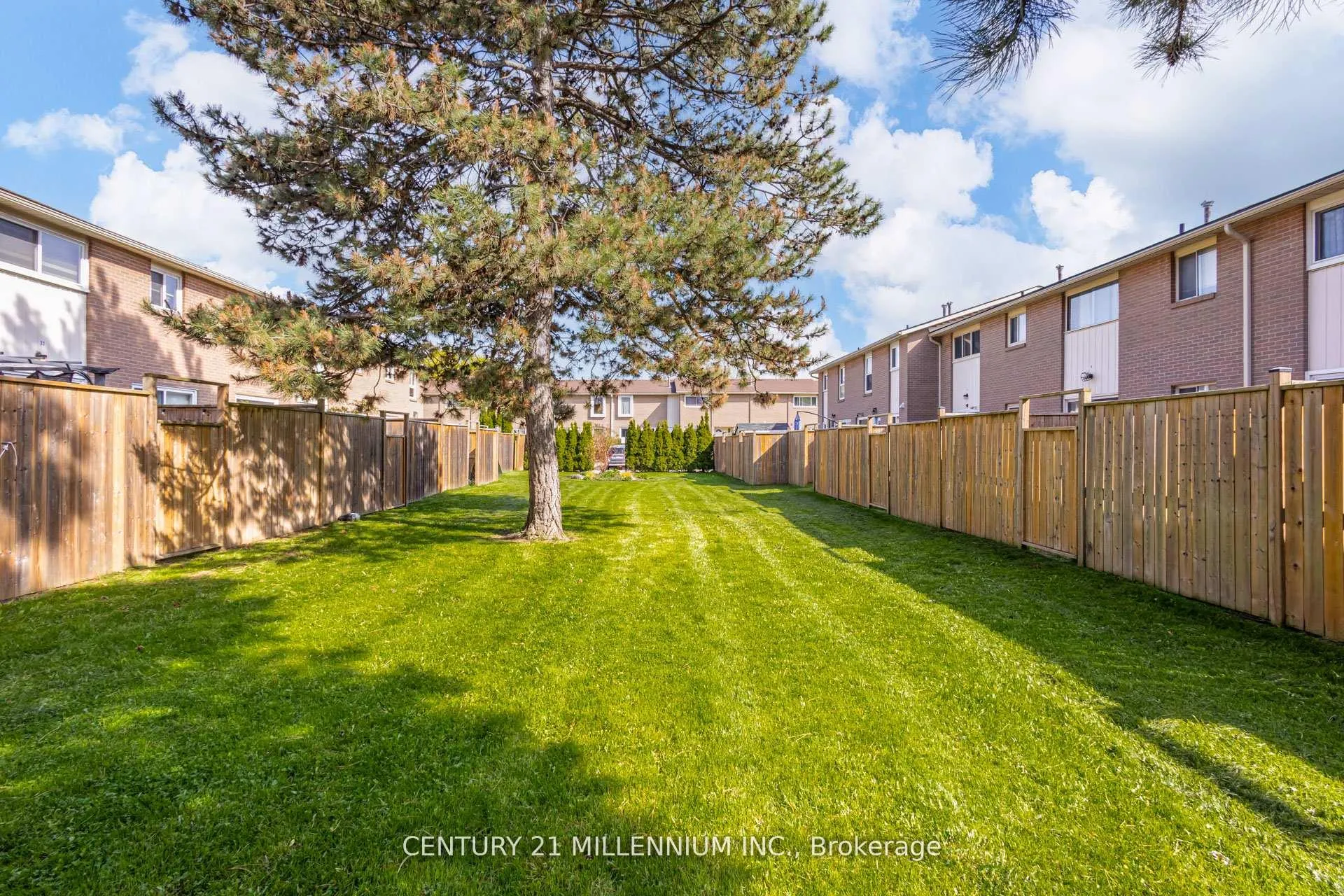Photo 26 of Unit 17, 17 Craigleigh Crescent, Brampton, Avondale — HOMEH