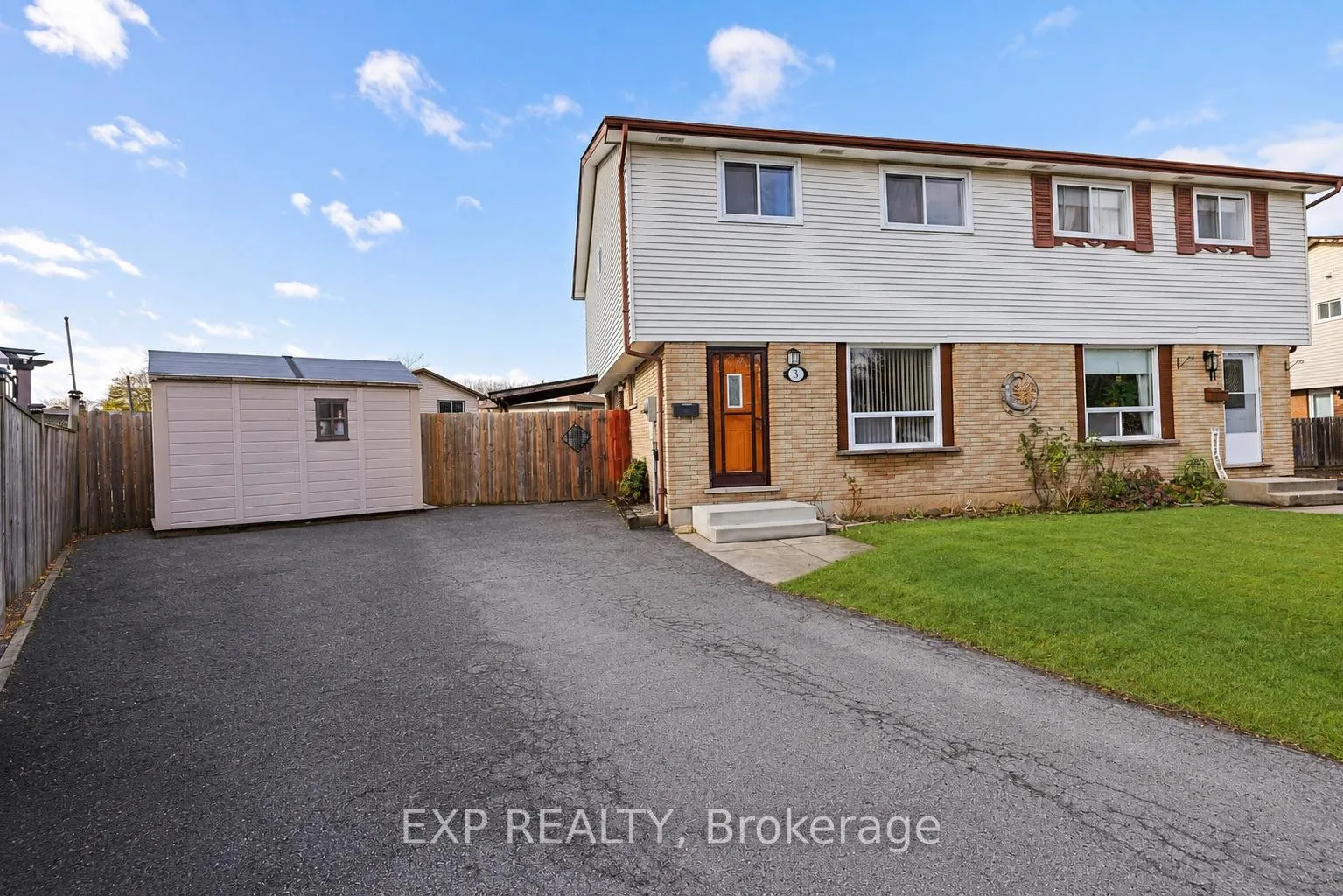 Photo 2 of 9 Cleveland Place, Hamilton, Stoney Creek Mountain — HOMEH