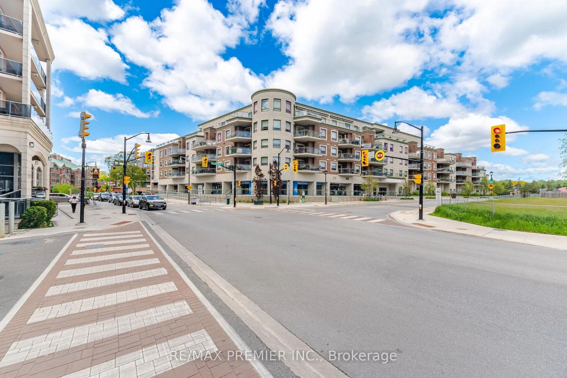Front of Unit 305, 86 Woodbridge Avenue